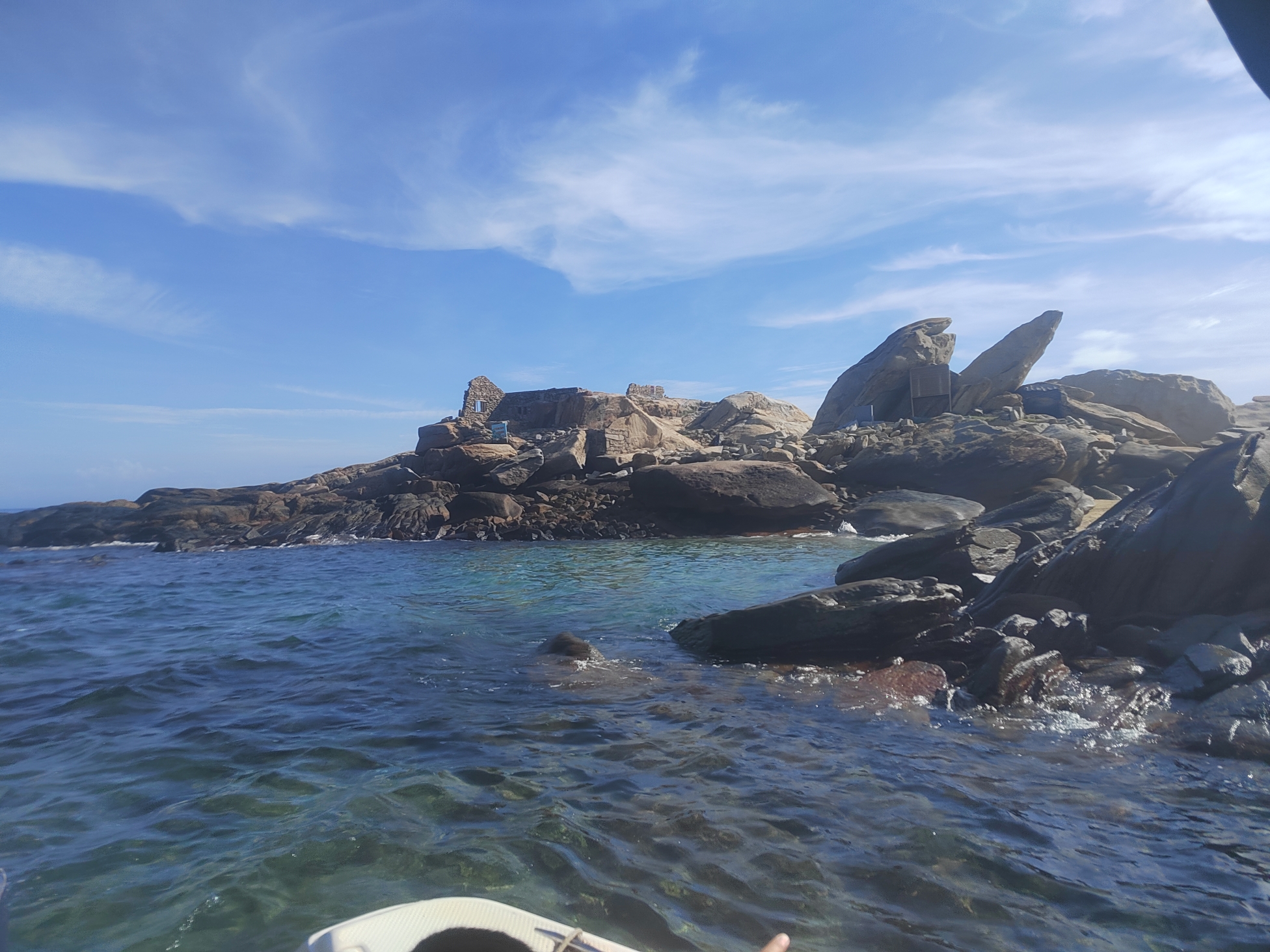 属于广东省汕头市南澳县的外岛,位于南澳县南澎列岛南部,西北距南澳岛