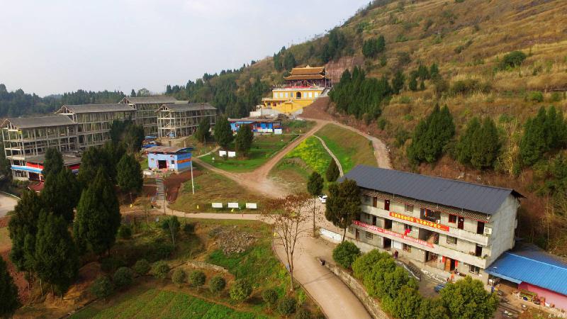 航拍营山芙蓉山佛尔庙