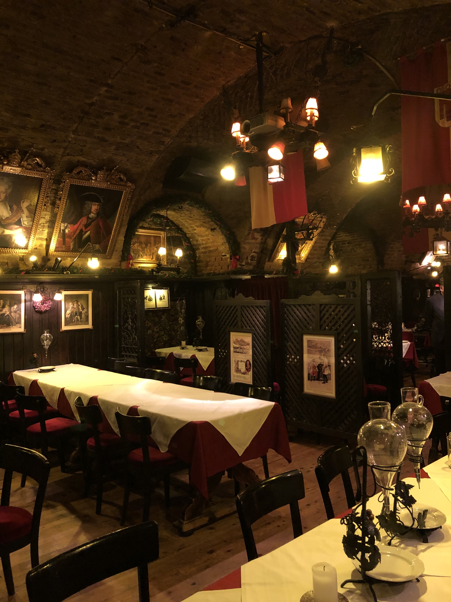 昔日百姓厅堂燕,进入皇宫贵族家老莲荷花进入欧洲上流社会