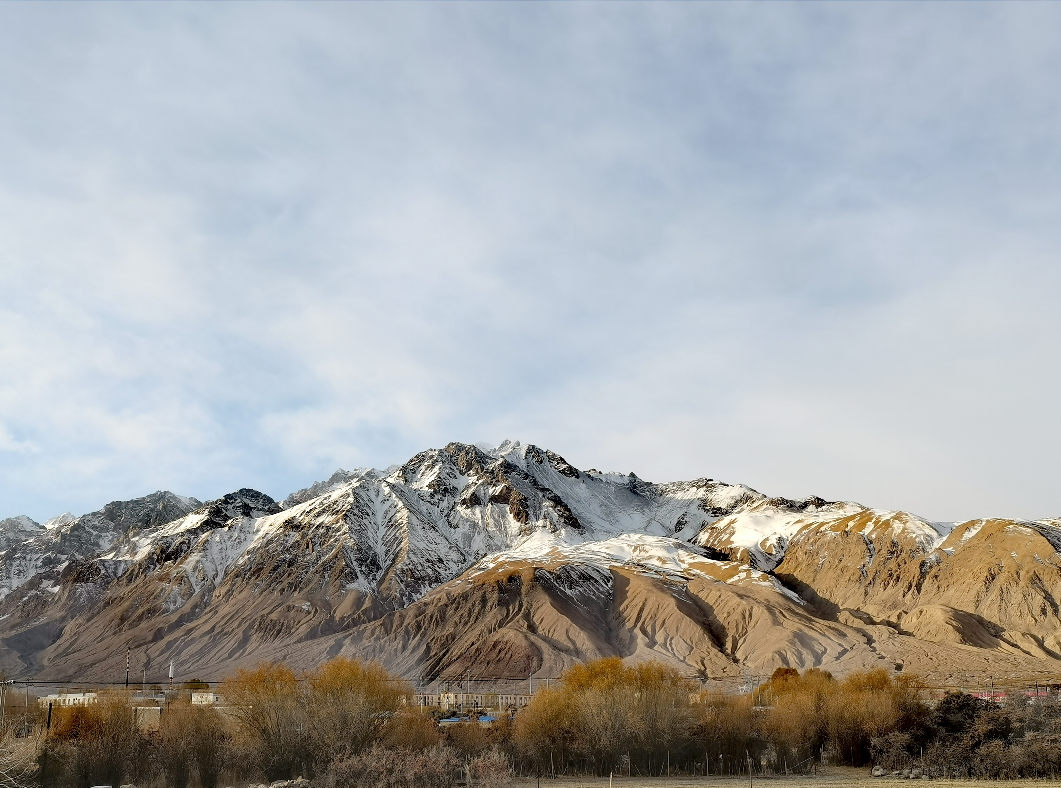 连绵逶迤的帕米尔高原风光