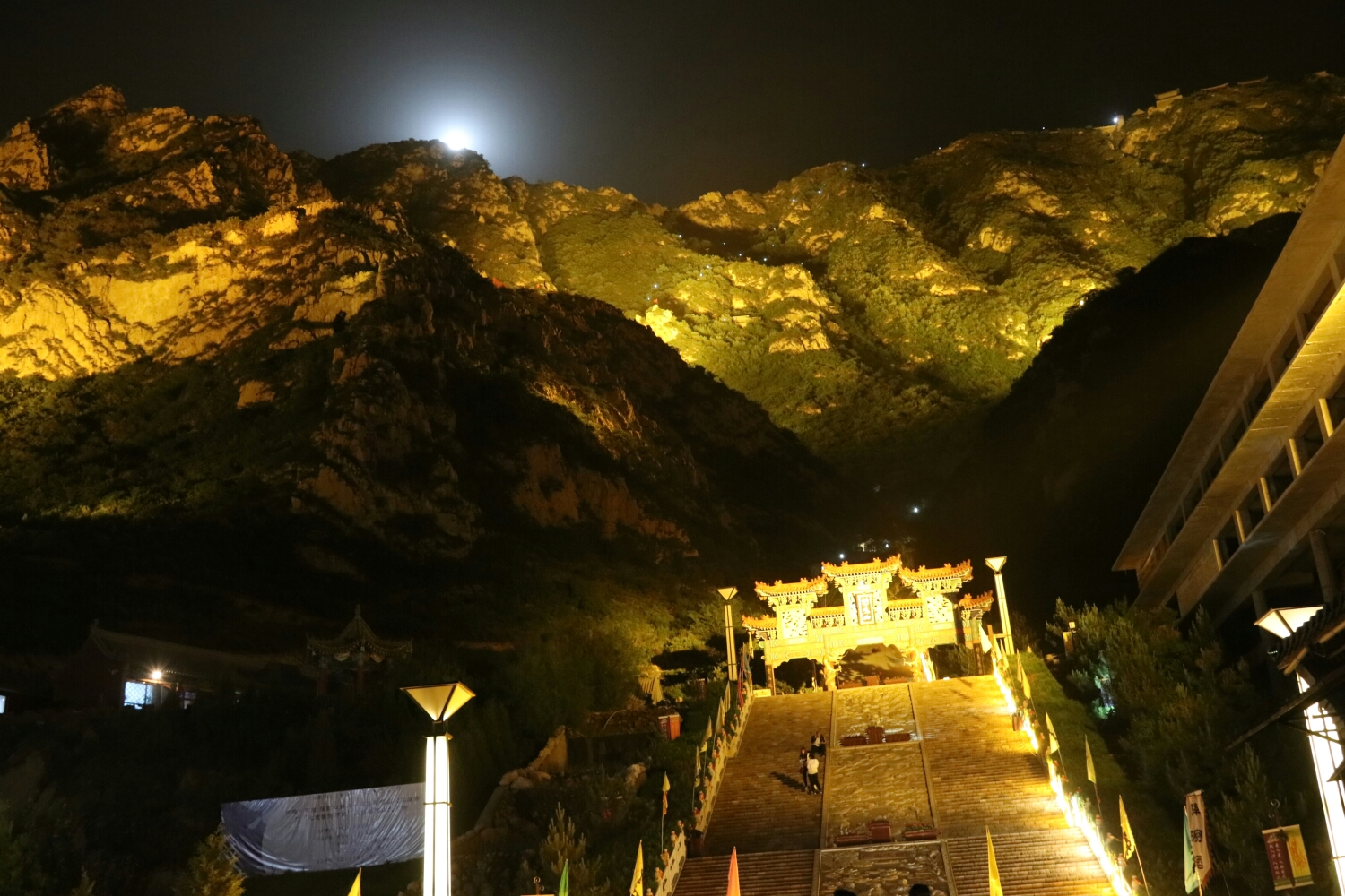 夜登雞鳴山