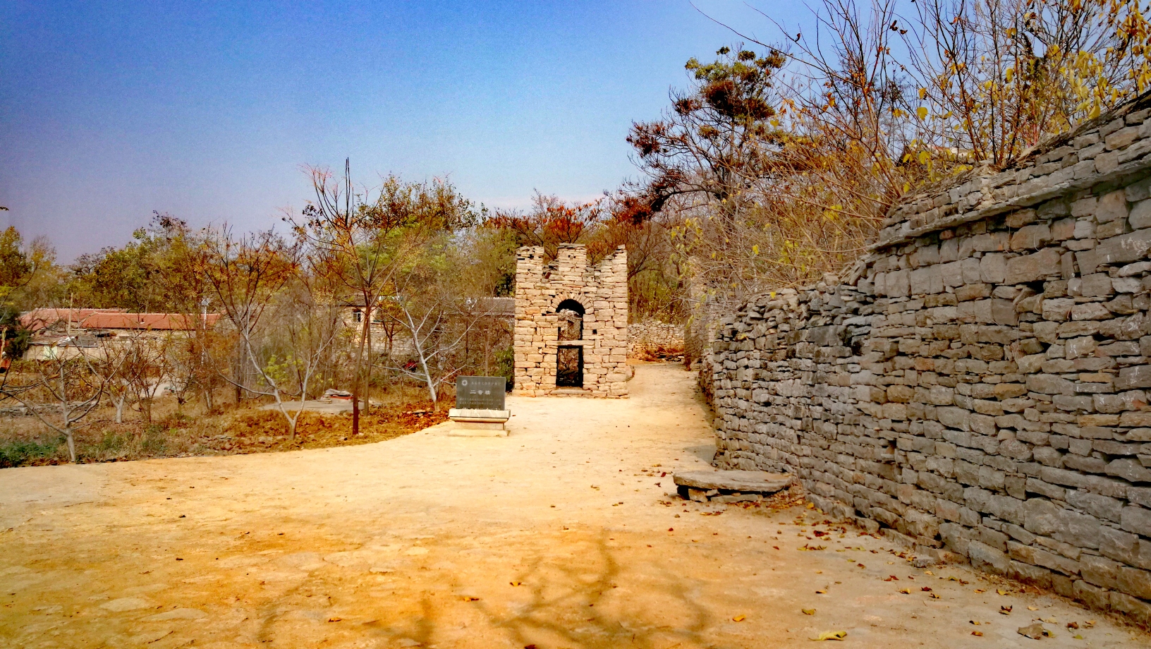 根据历资料记载,二奇楼村是红色革命根据地,泰安县委,肥城市委均曾在