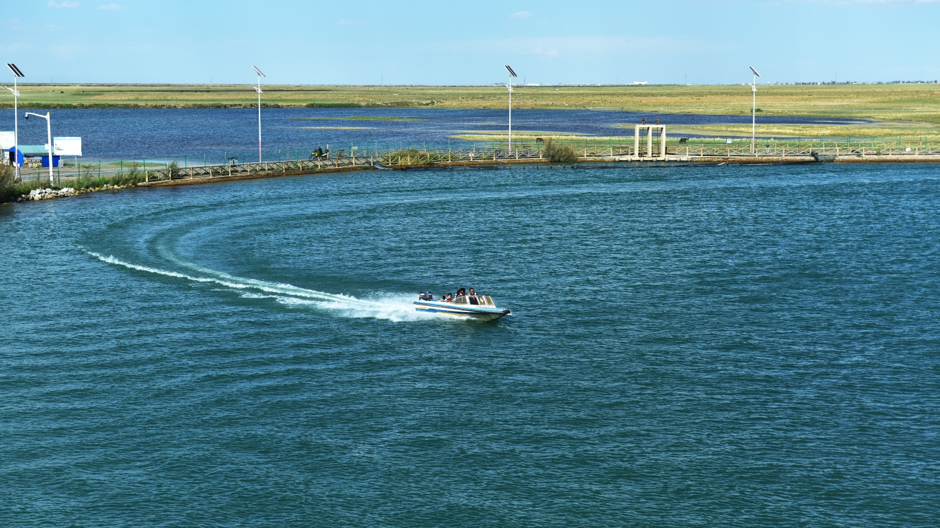 格尔木《美丽的.金鱼湖》