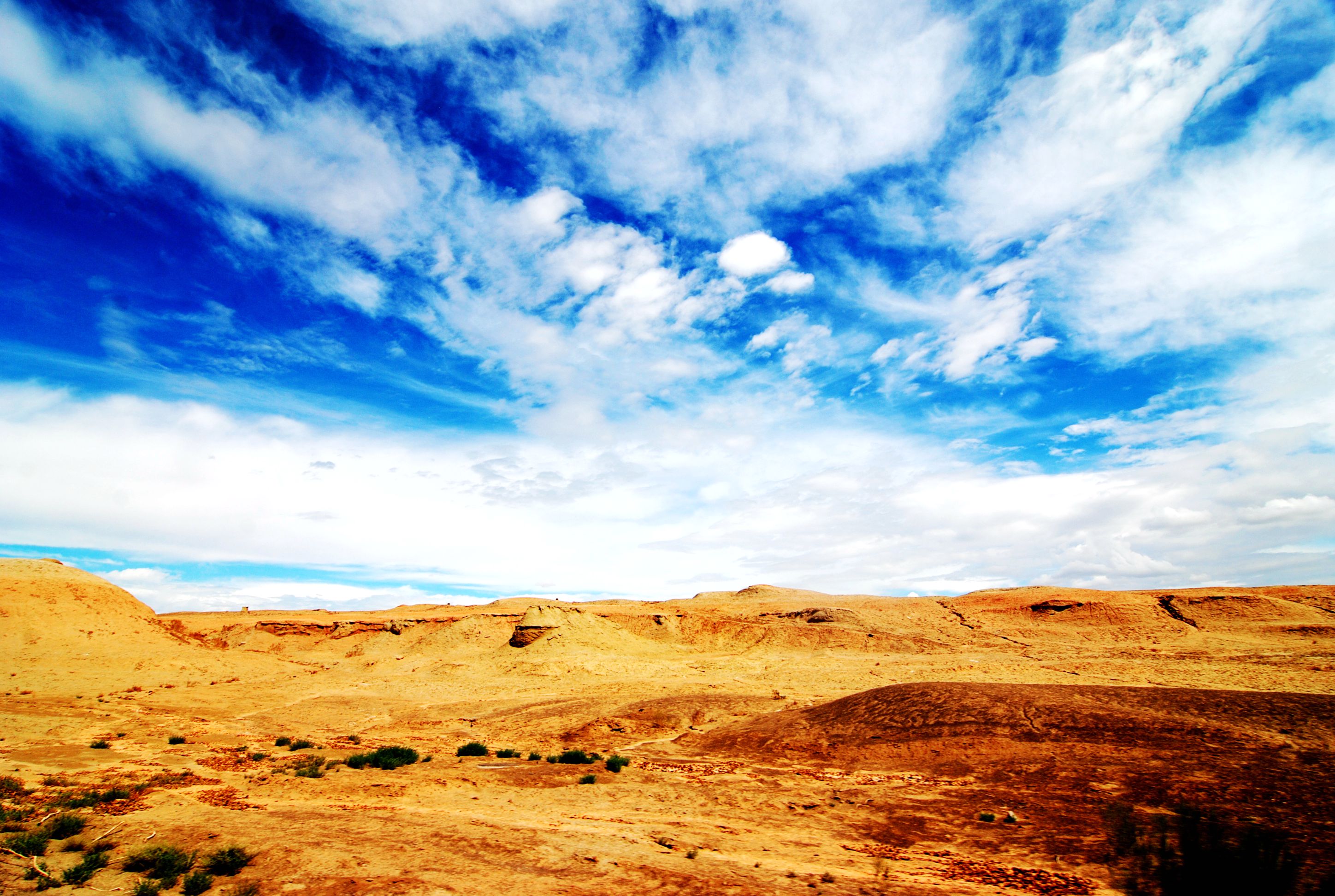 探秘神奇的克拉玛依乌尔禾魔鬼城