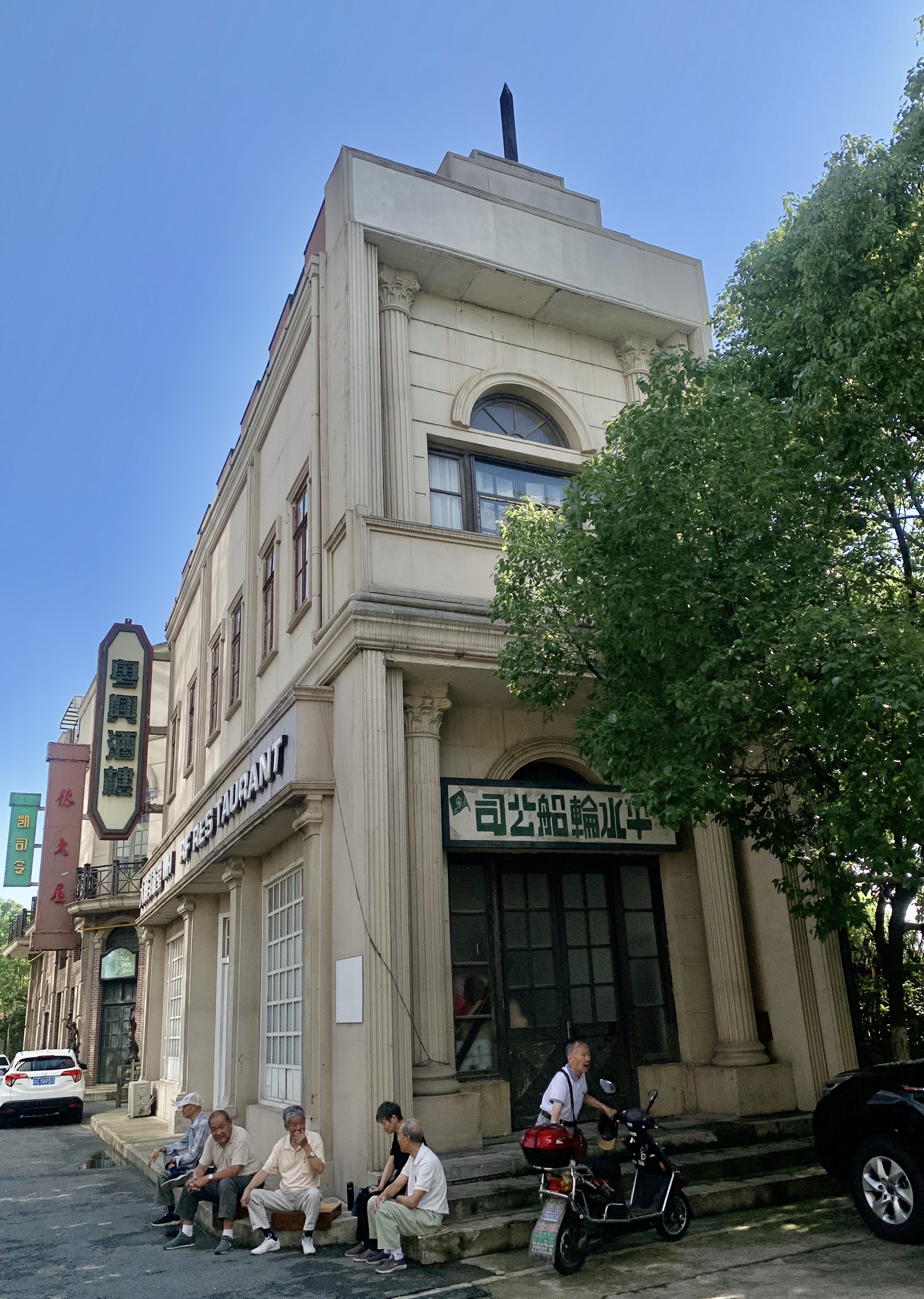 吴淞区位于上海市北部,原为宝山县吴淞市,民国17年(1928年)设吴淞区