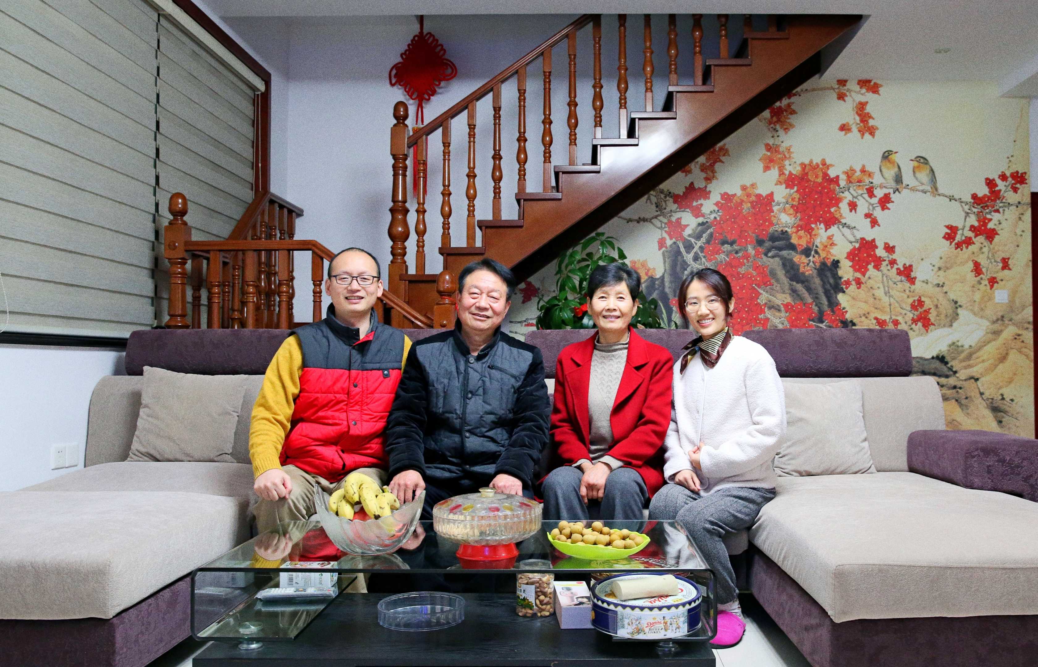 留下记忆的全家福,有我,老伴,有儿子,媳妇,两个孙女,幸福满满的一家人