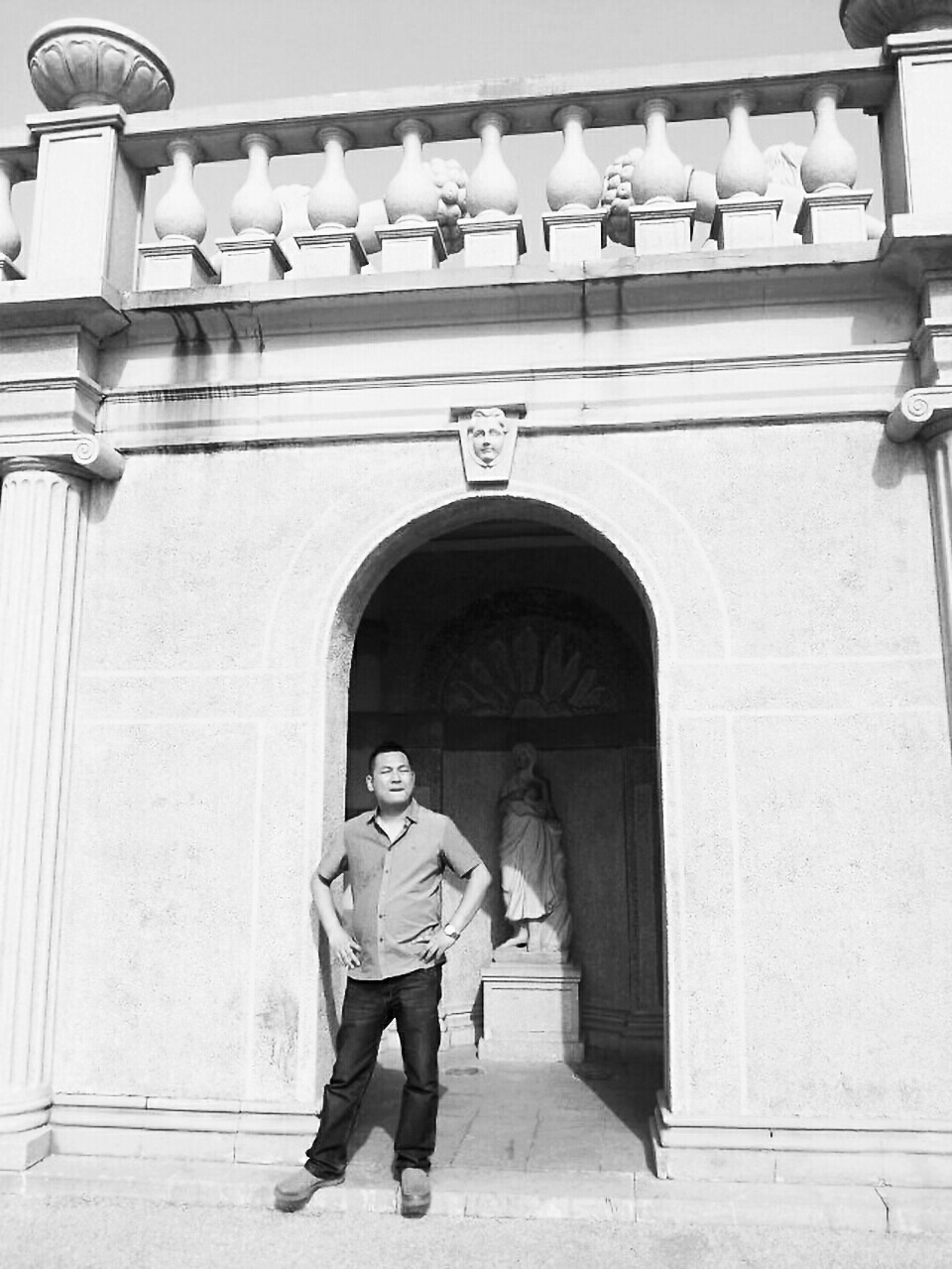 贾平凹范曾更受百姓崇拜的英雄早年名震中外后隐居艺术家吴修先生