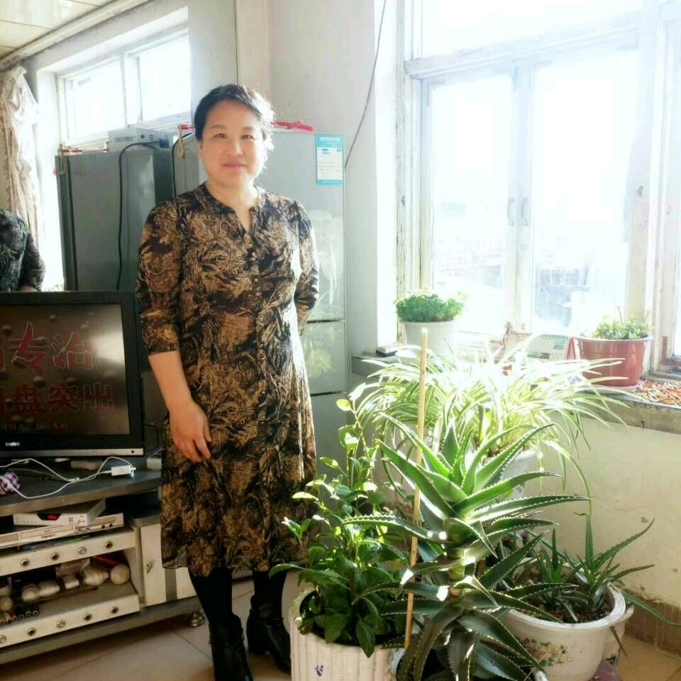 赵春荣,笔名:白牡丹.内蒙通辽人,喜欢文字,酷爱现代诗歌.