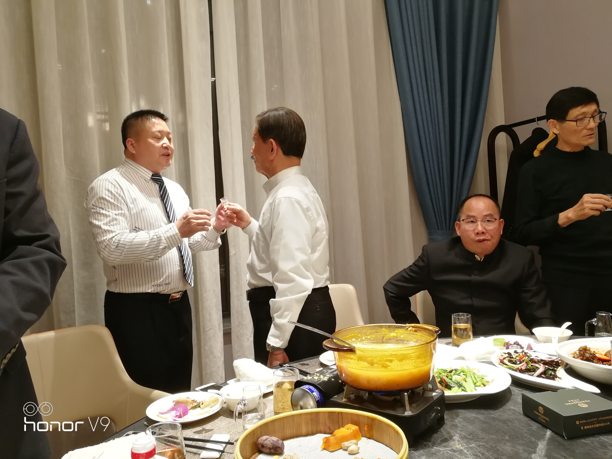 孙武彦先生与固始籍在广东省金雅卫浴集团公司孙宏高董事长合影!