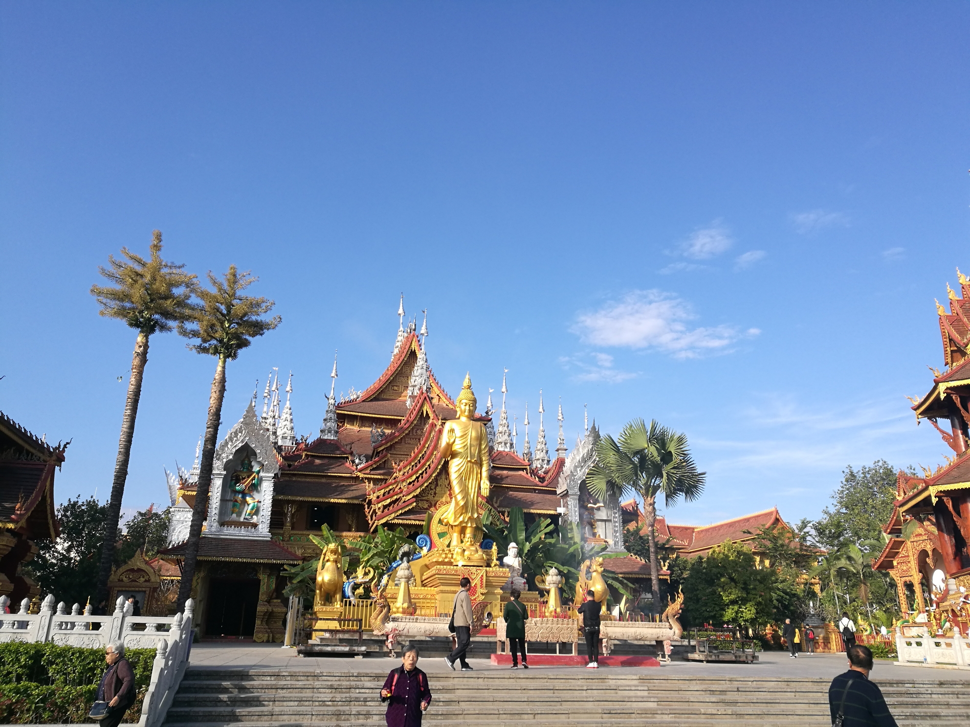 勐腊县勐伴镇红毛树村,经过三年的挂钩扶贫,如今已是旧貌换新颜.