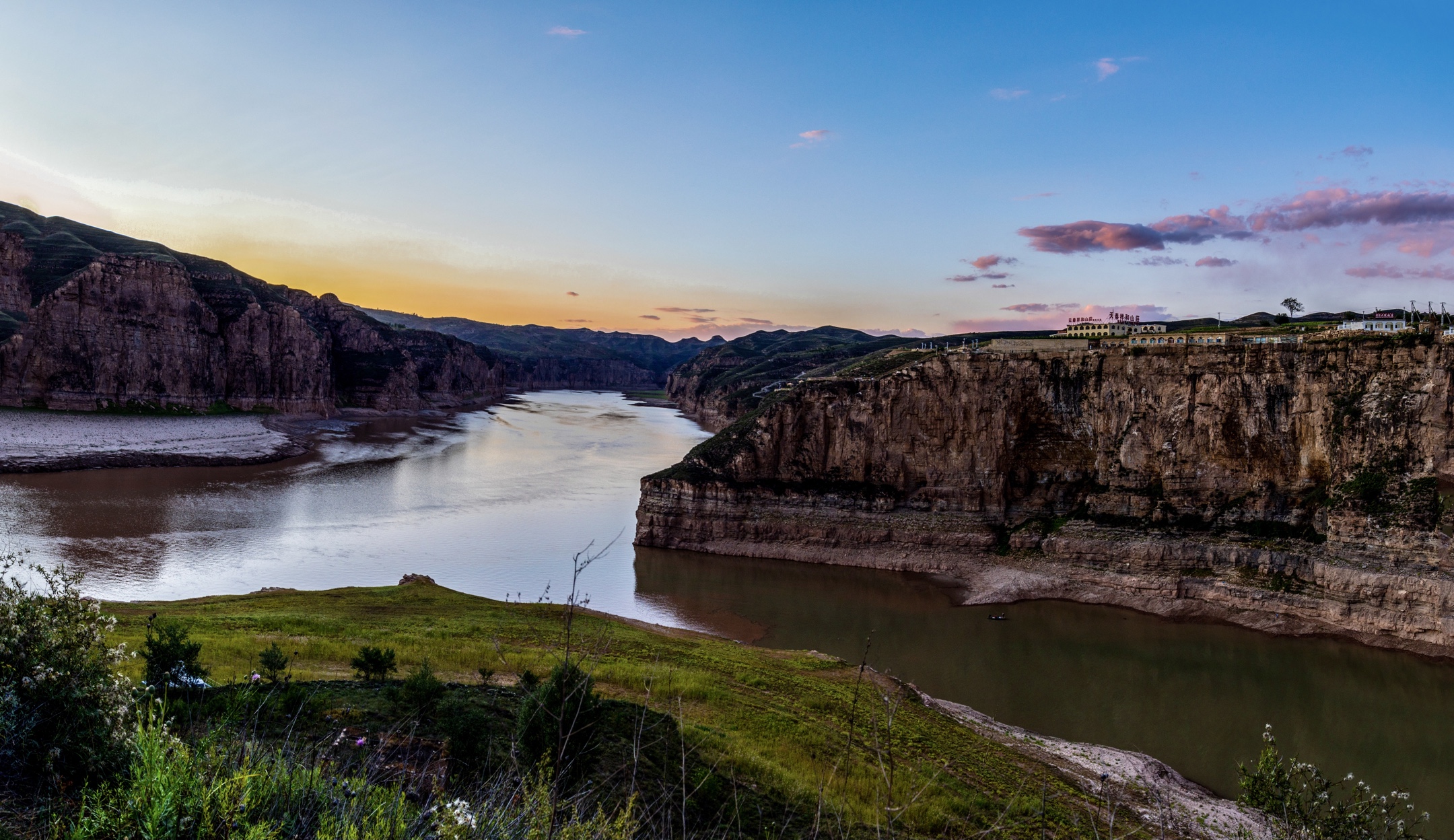 乾坤湾是一幅天然太极图,是黄河古道秦晋峡谷上一大天然景观