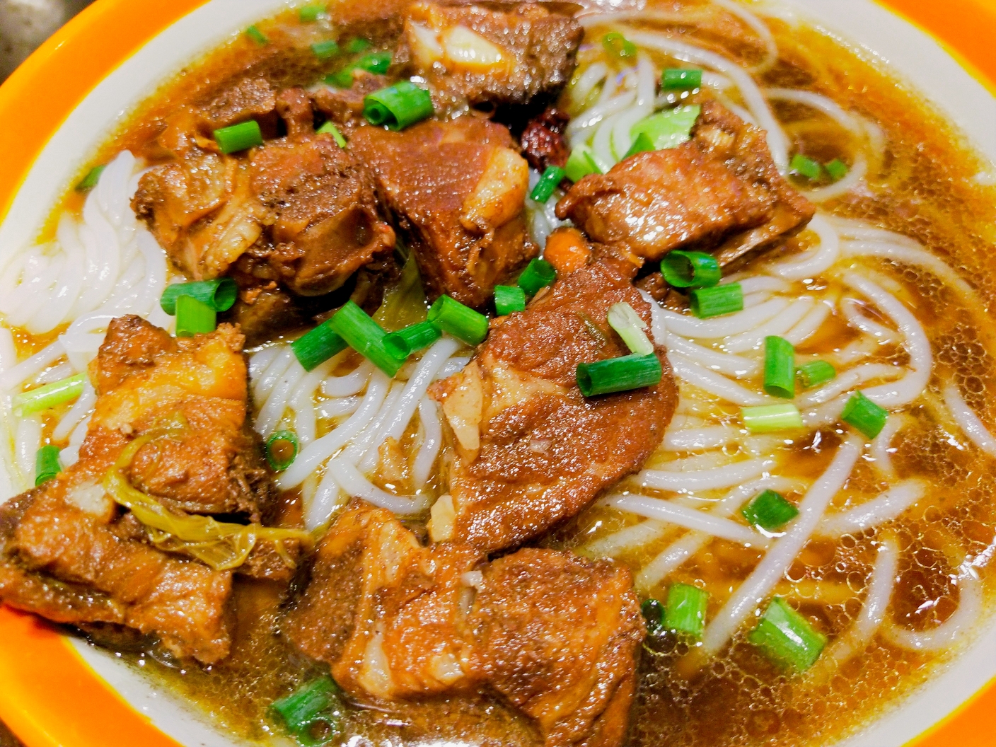 排骨米线 制作人:张聪聪