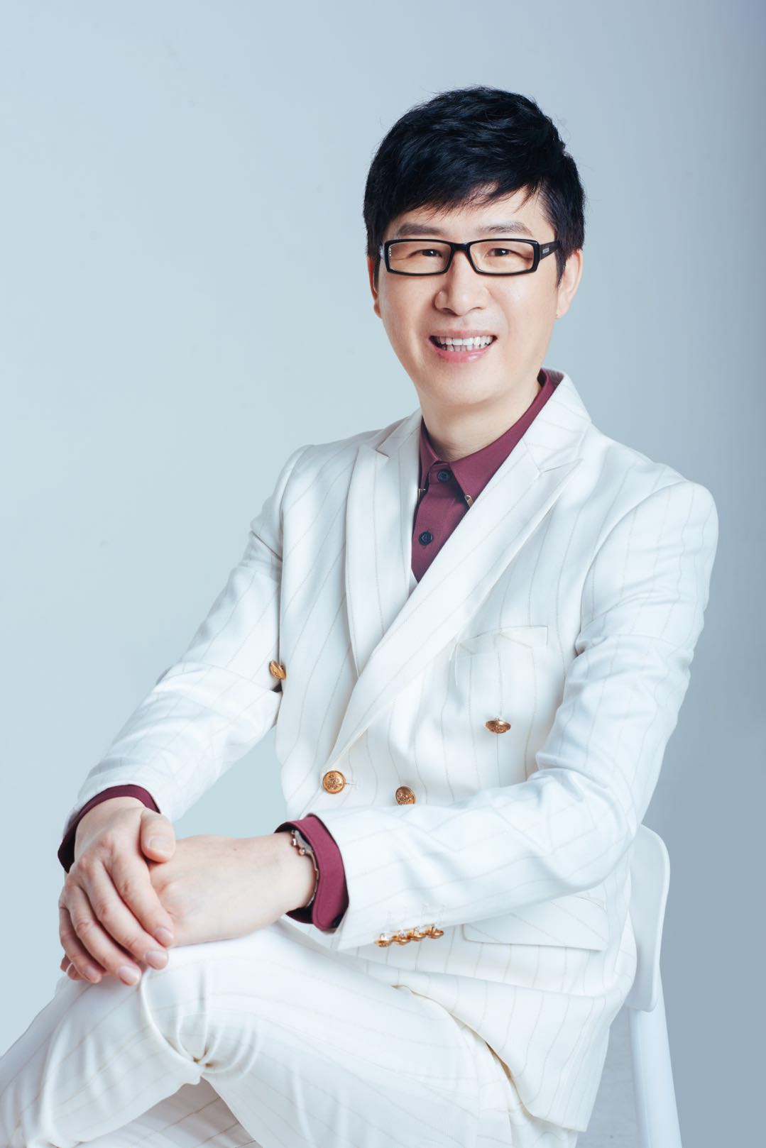 中国新歌声北京赛区十强歌手李东参加六一活动展示