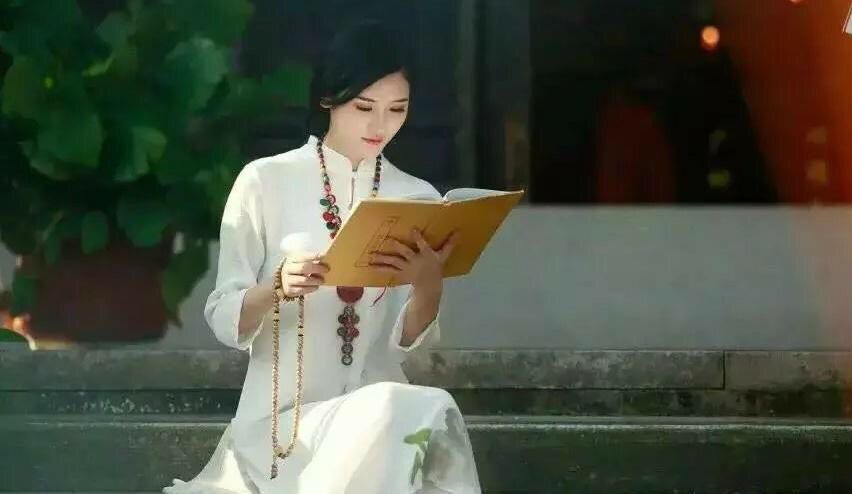 女人如书