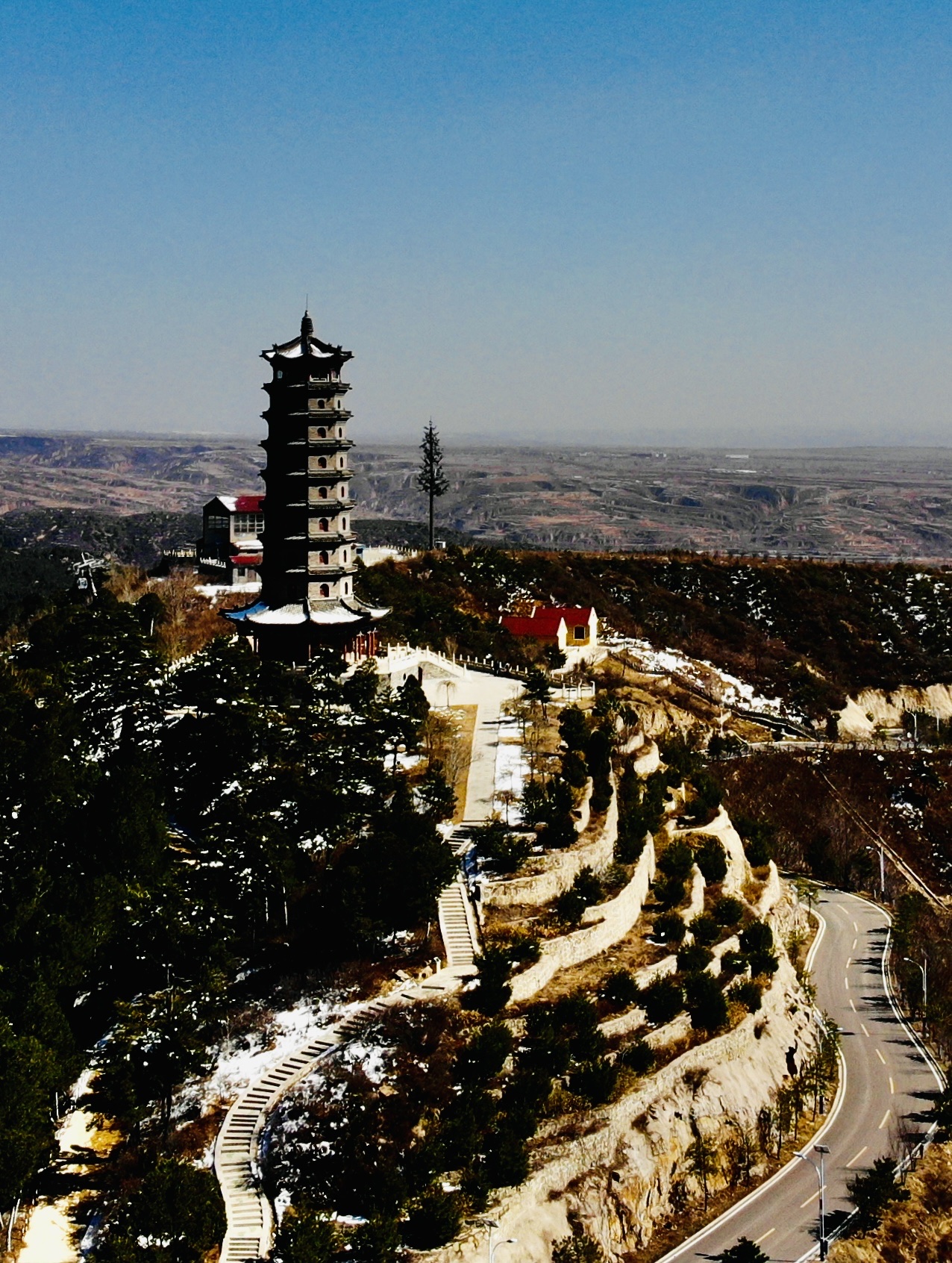 三月春游乌金山