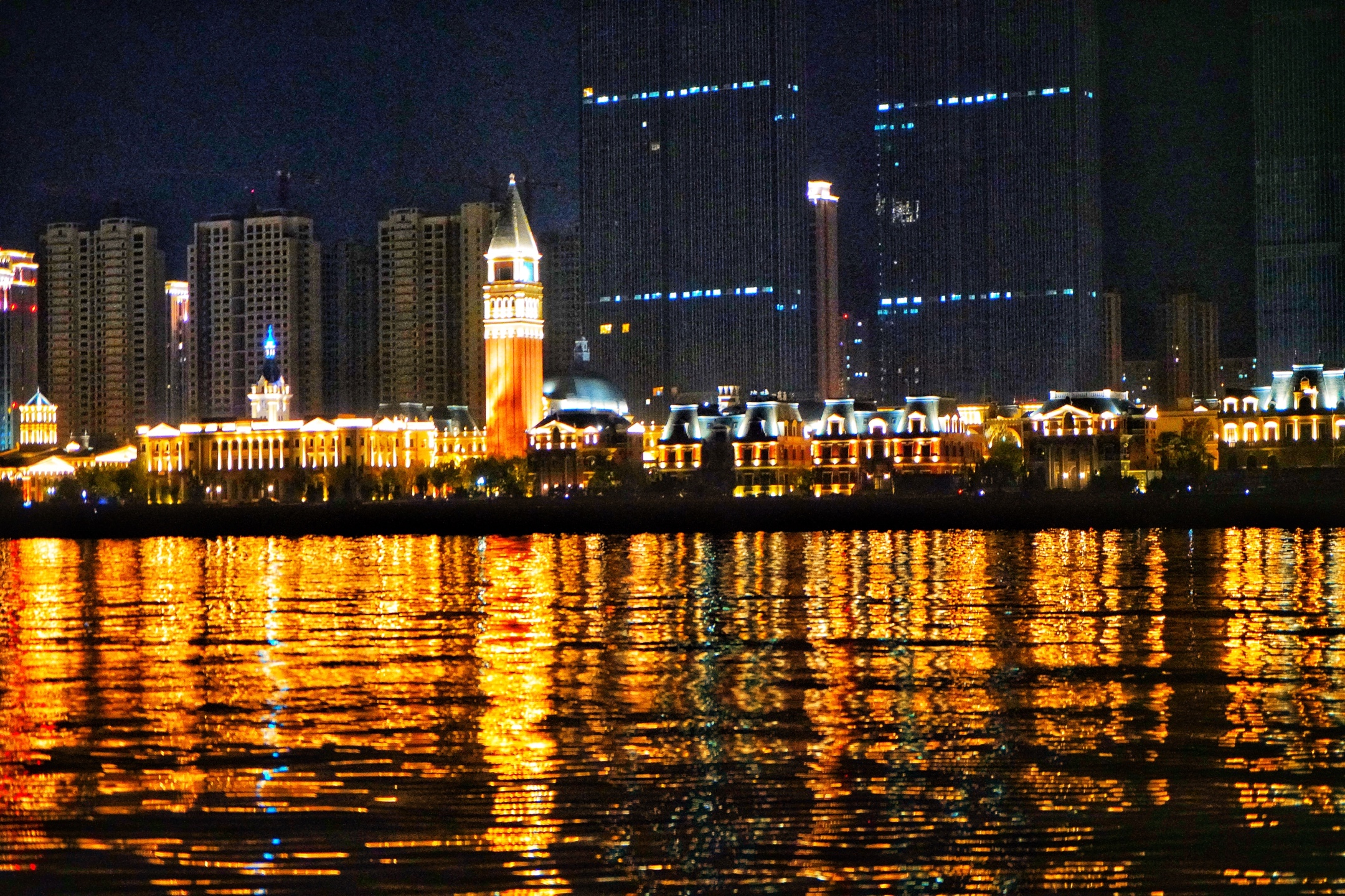 大连东港夜景图片