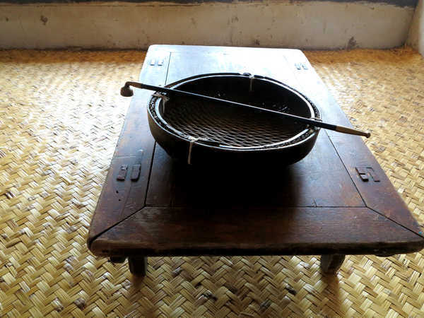 整个院落和房舍,充满乡土气息和满族特色,与东北一般农家院没有什么