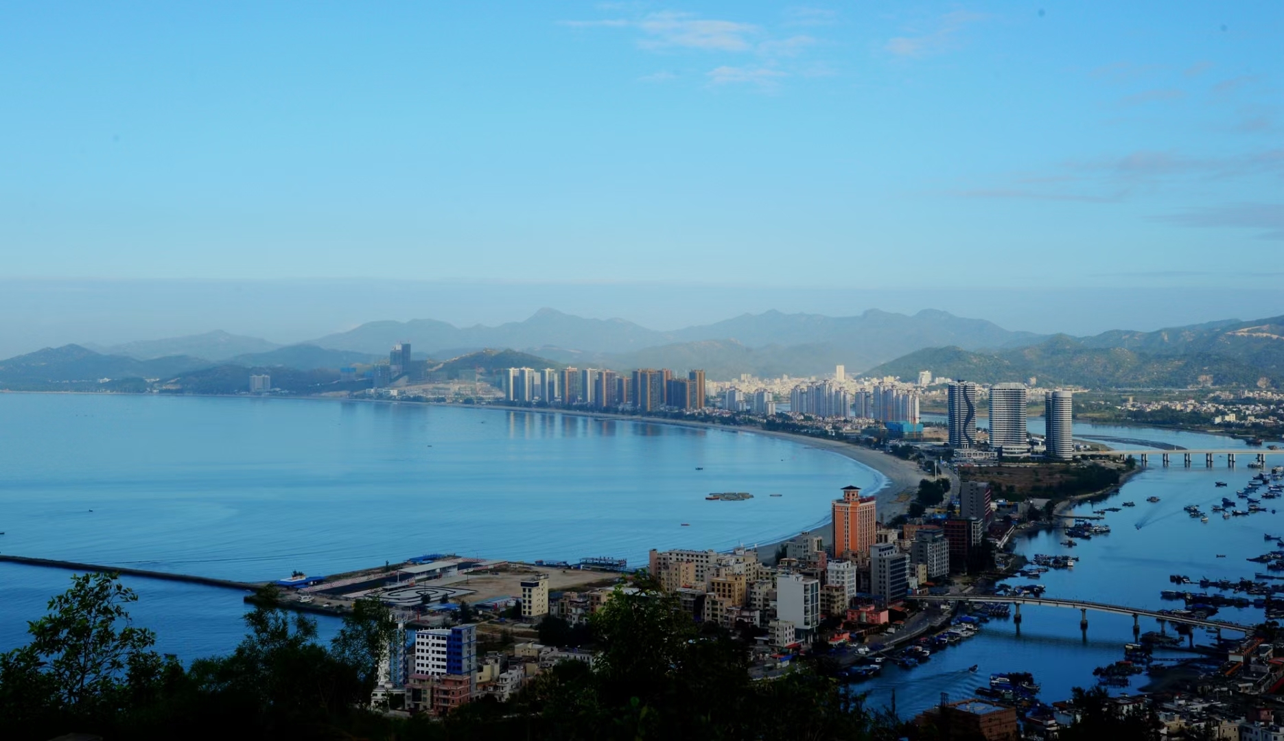 双月湾观景台俯瞰全景