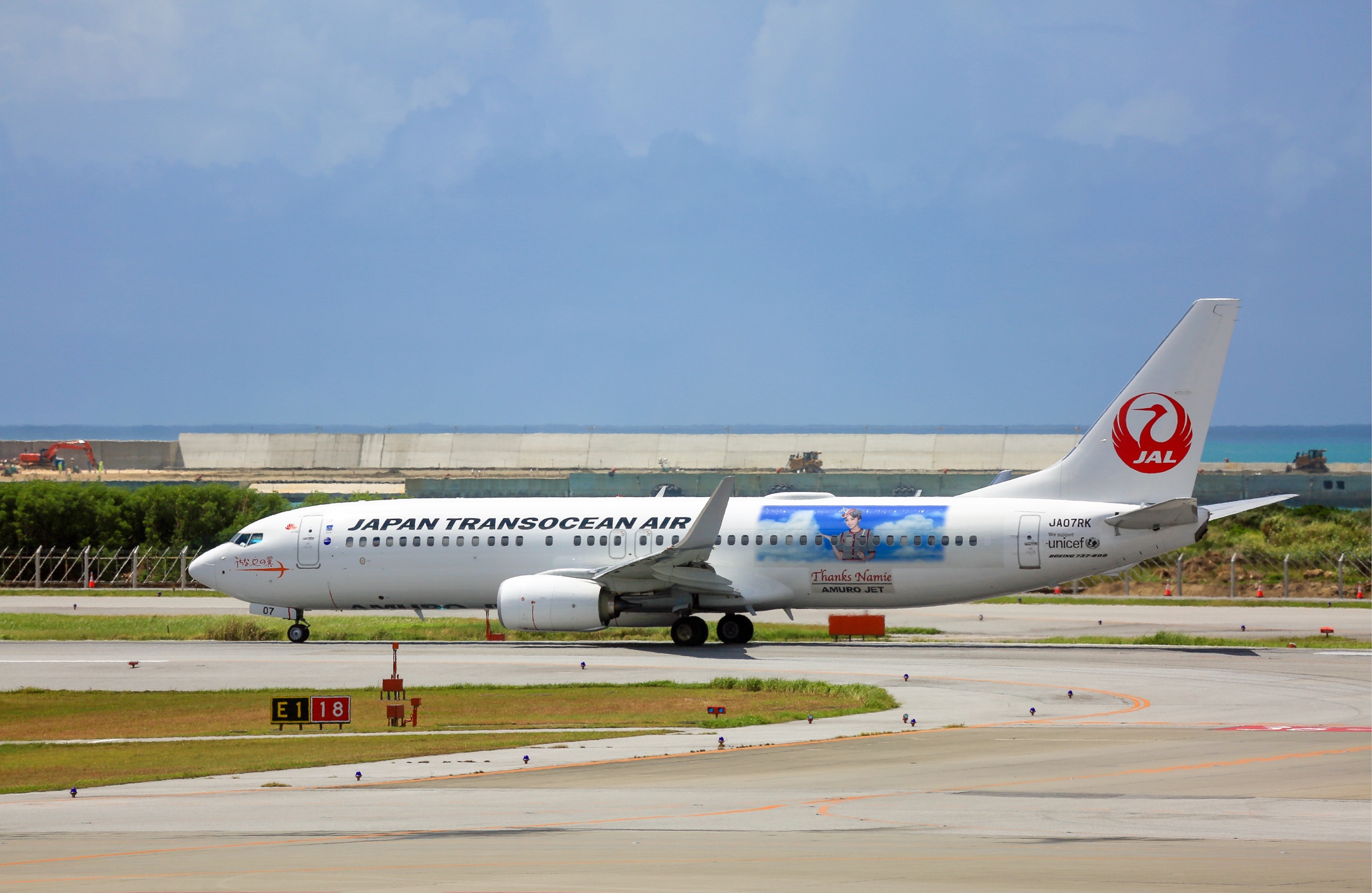 机型:日本越洋航空公司波音737-800型"安室号"彩绘涂装客机(9.