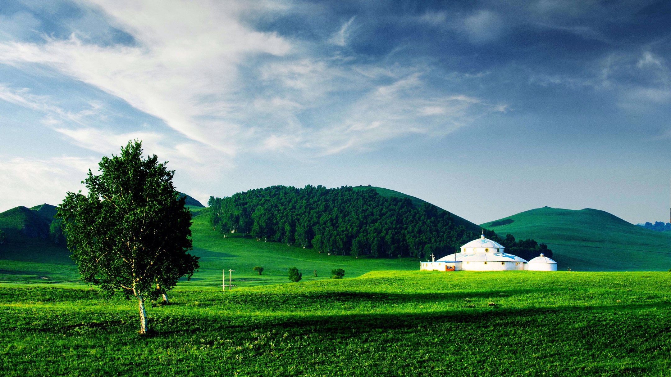 一首【梦中的草原】建议有耳塞的朋友最好带上耳塞听,这样效果更好!