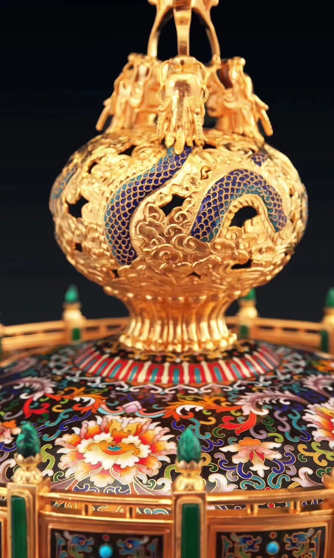 张同禄文献级景泰蓝作品《座龙花薰》极具收藏