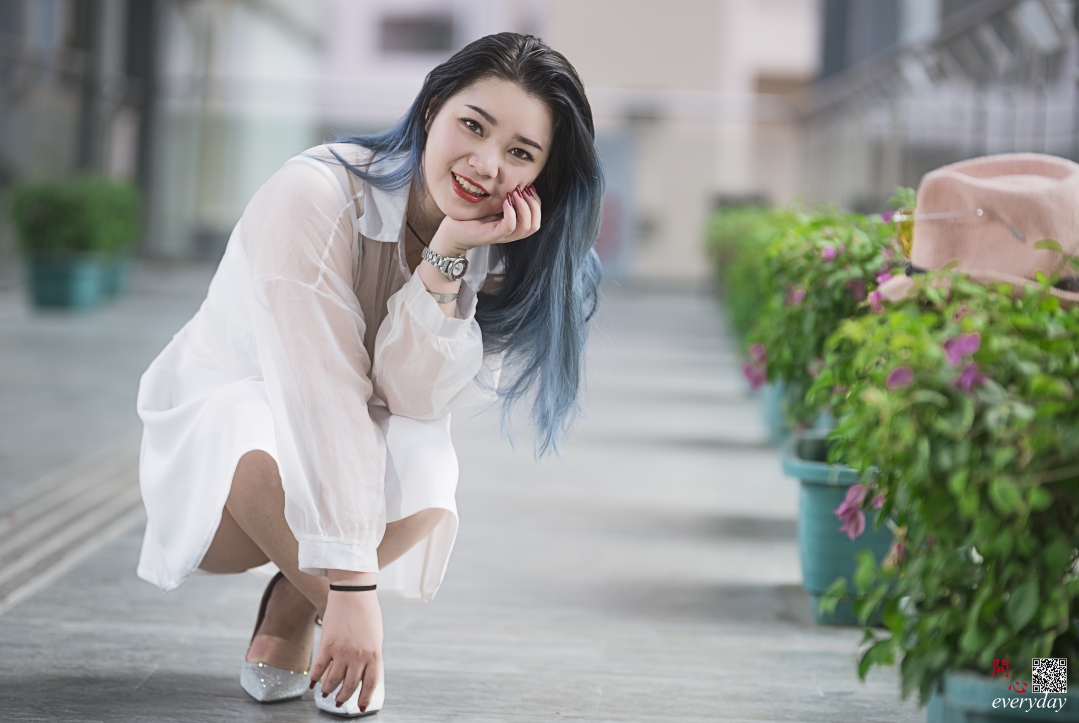 有一个星期没有拍照流泪今天开心在东莞常平百花时代广场拍摄美女lazy