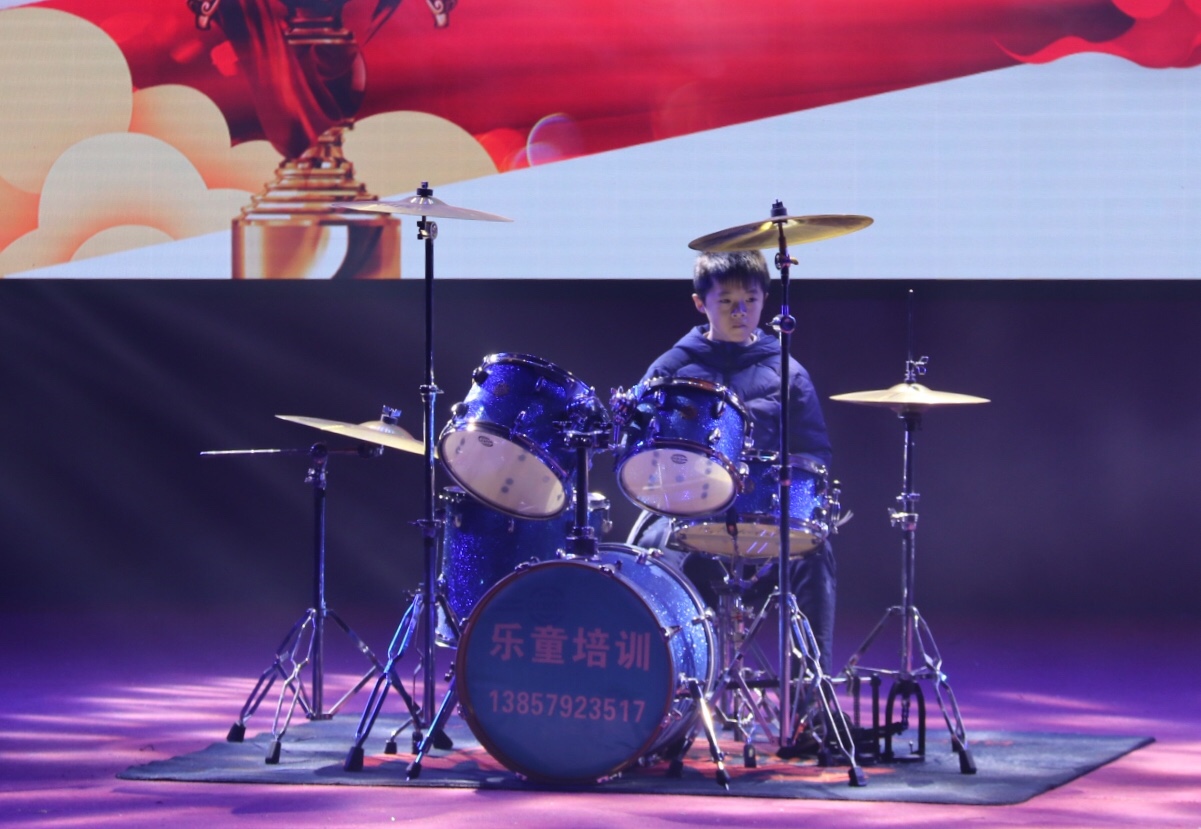 城东街道选送的节目架子鼓《着魔》