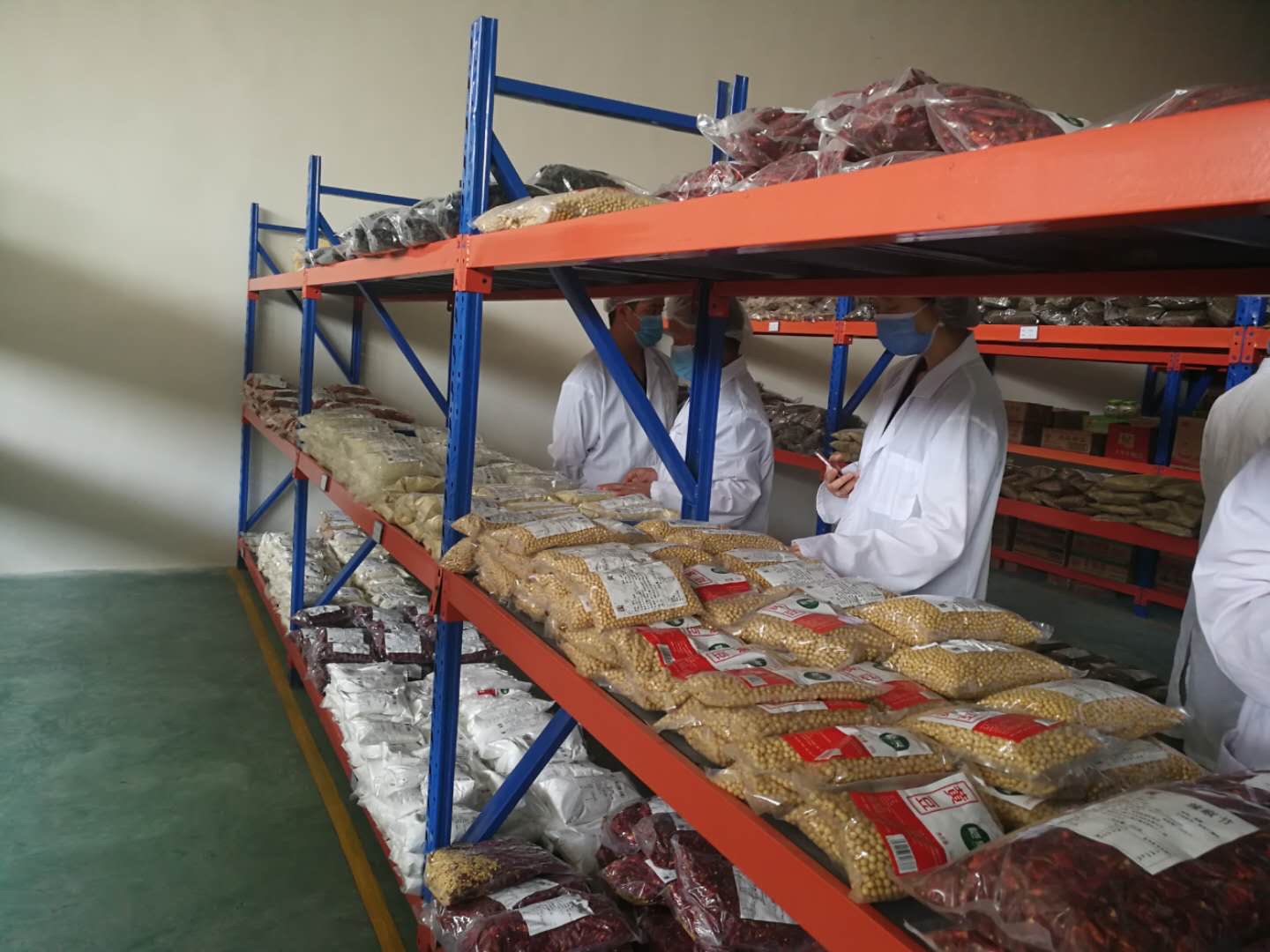 从源头抓起,保障舌尖上的安全——军二幼食堂大宗食材配送供货商实地