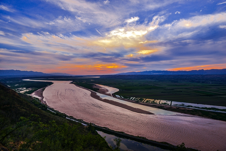 晚霞落日红黄河长流金这里是灵宝东寨