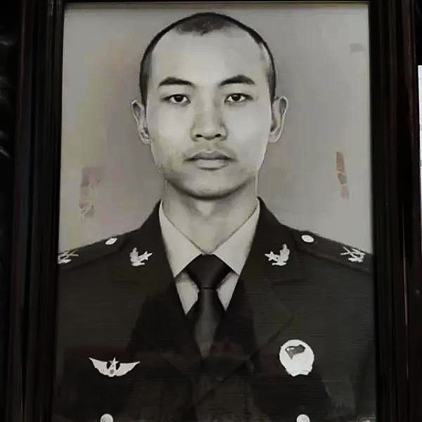 这是王焯冉执行任务前写下的家信,行