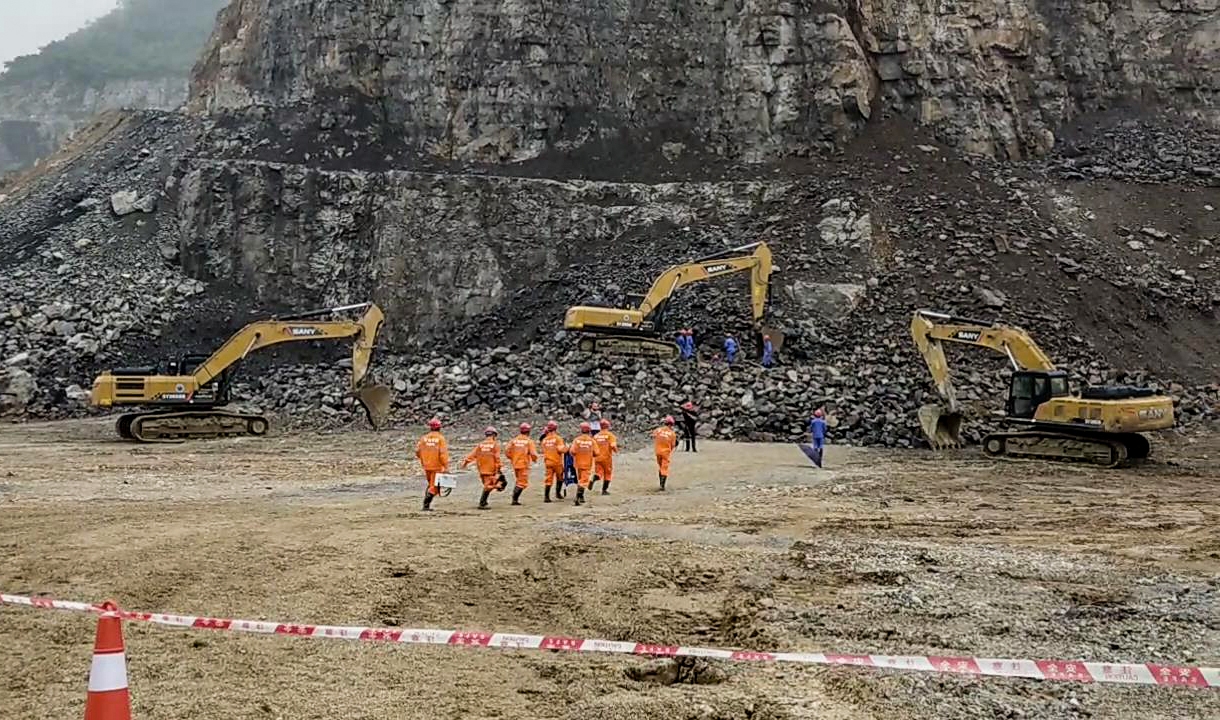 柳江县花果山建材有限公司矿山高空坠落事故应急预案演练