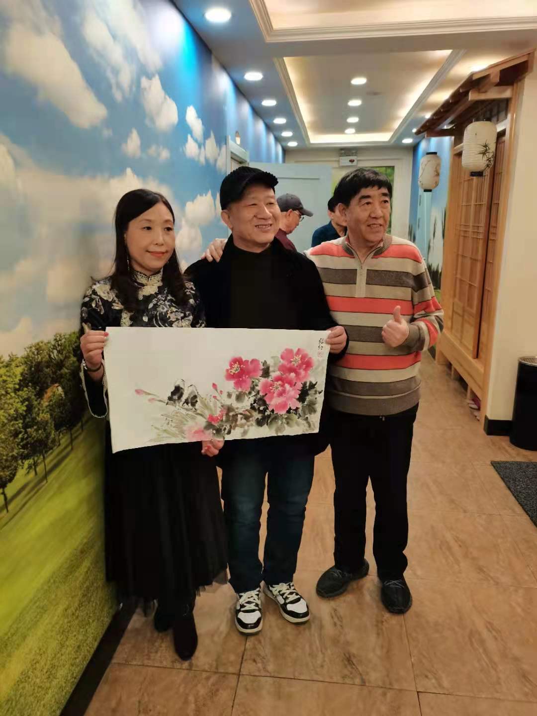 王张杰在唱电影歌曲 名医杨玉香在唱一束玫瑰花 著名画家郑瑞芬在唱