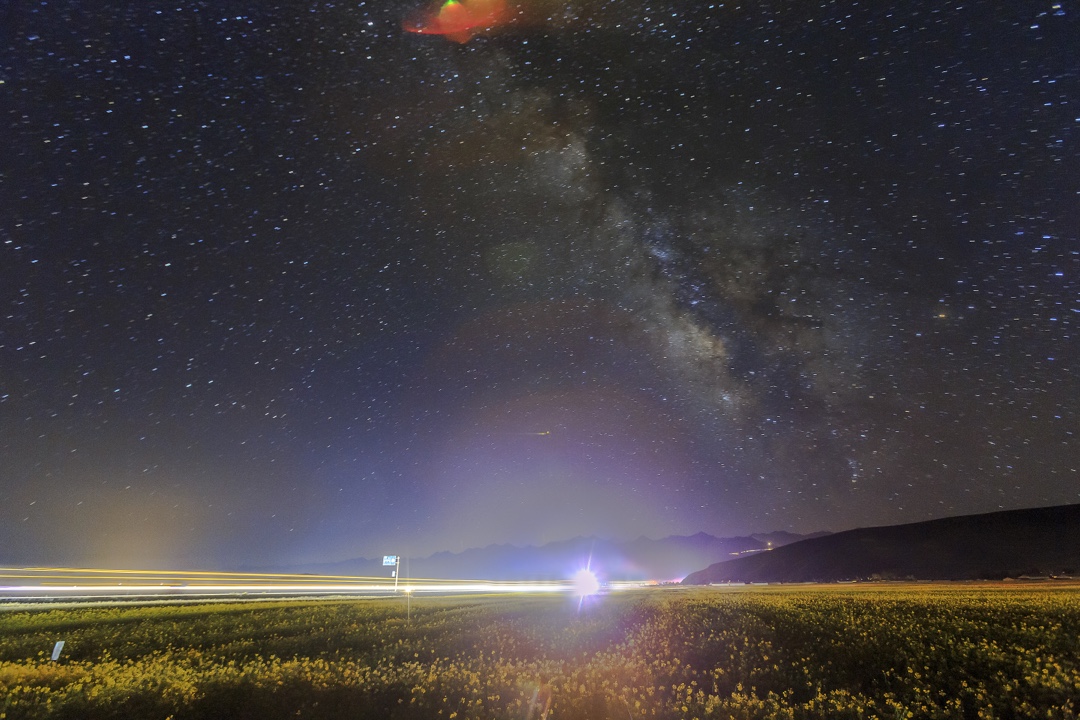 无论炫光多艳,终究美不过耀眼的星空.