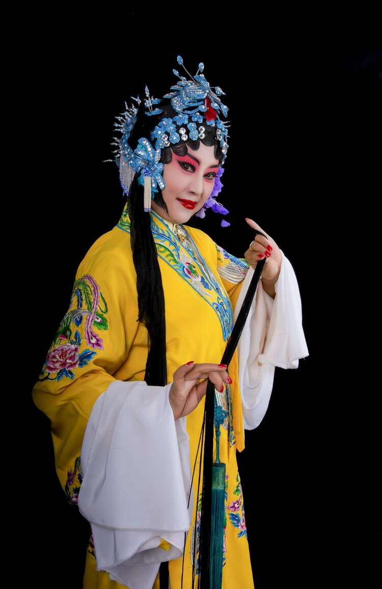 京剧《二进宫》是一个虚构的故事,是讲明朝开国李艳妃历史上称(李贵妃