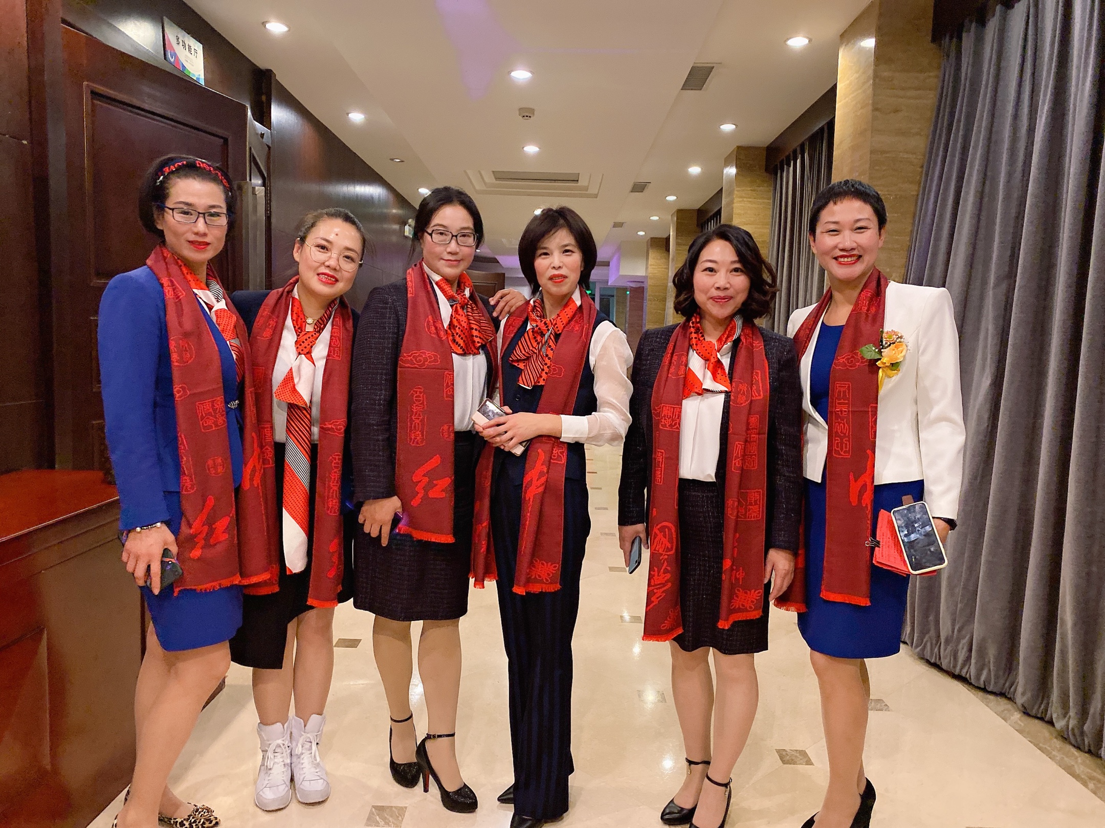 再次感谢支持商会发展的各位领导,感谢全体会员,感谢年会筹备组的各位