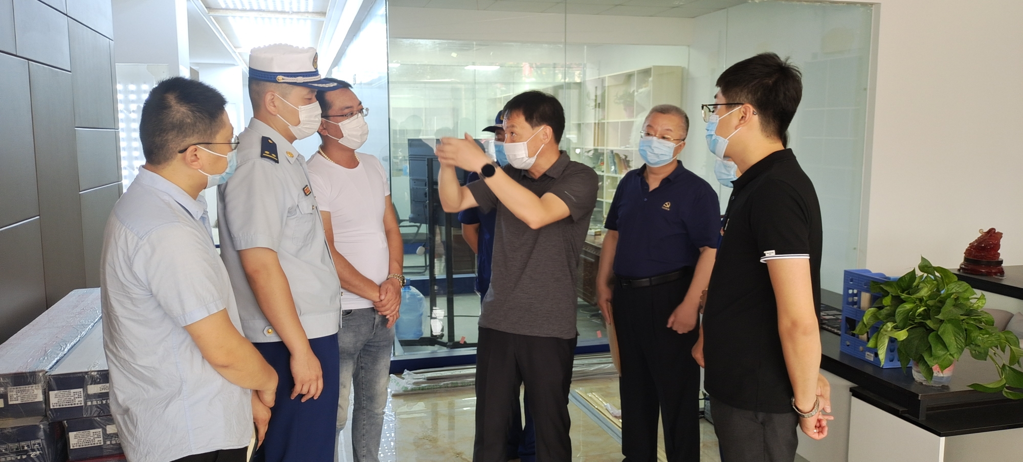 环翠区区委常委,副区长孙军带队督导检查地下建筑消防安全隐患单位