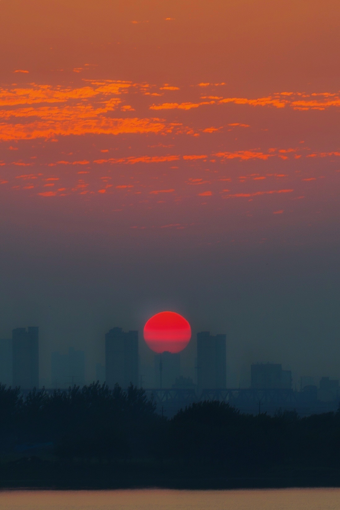 东方升起红太阳首发