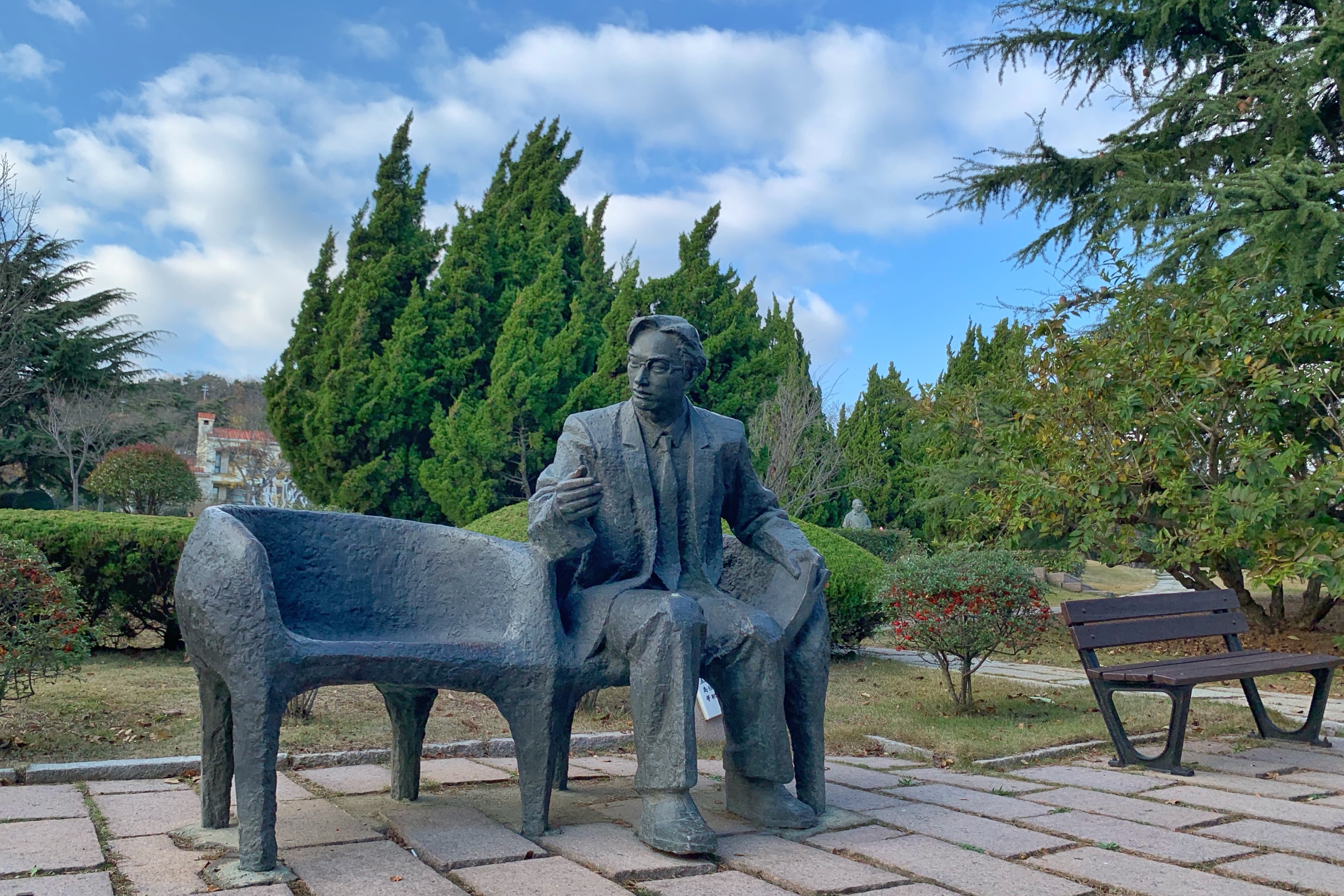 首发青岛文化名人雕塑公园