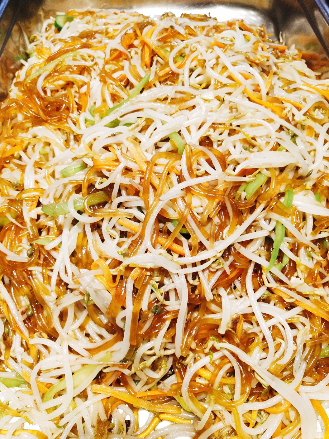 绿豆芽炒粉条 制作人:周明军