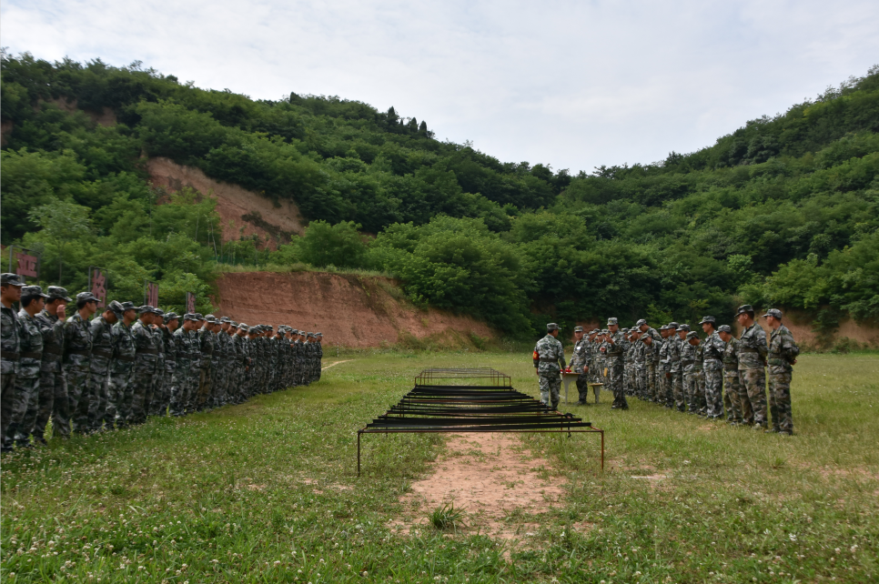 训练场上挥汗如雨练兵备战强势来袭康县轮训备勤民兵连组织单兵战术