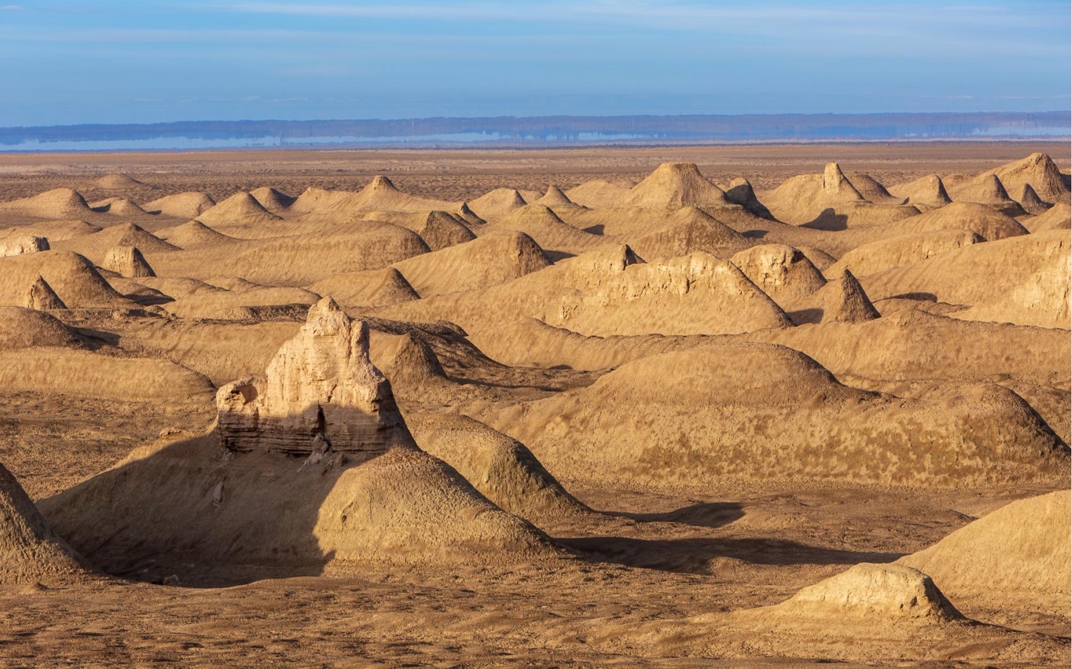 首发格尔木的雅丹地貌
