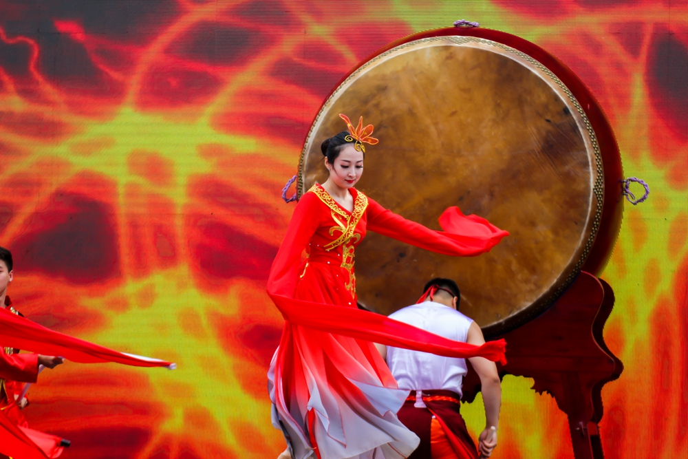 震撼鼓乐表演《鼓舞新虹》