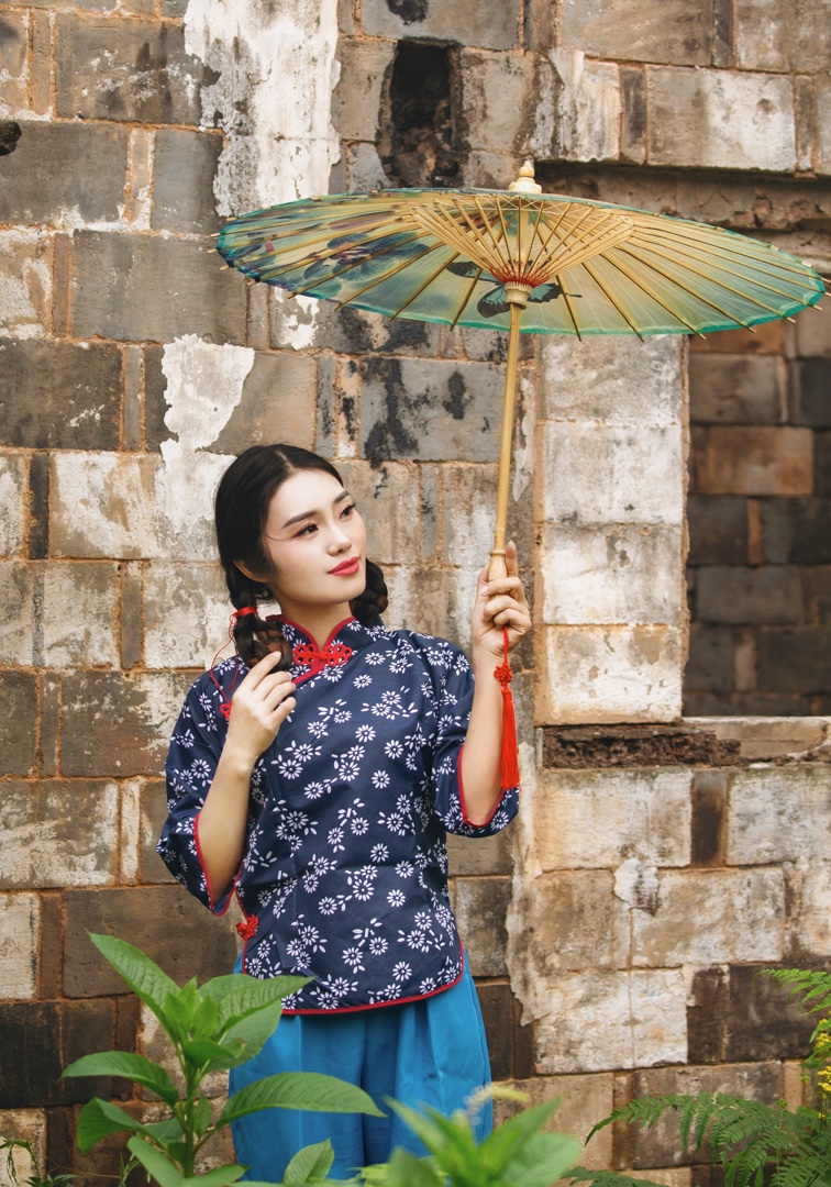 队(总导演) 拍摄:乾乾,宇宙之星 出镜,后期,故事编辑:娟子 同行:楼嫂