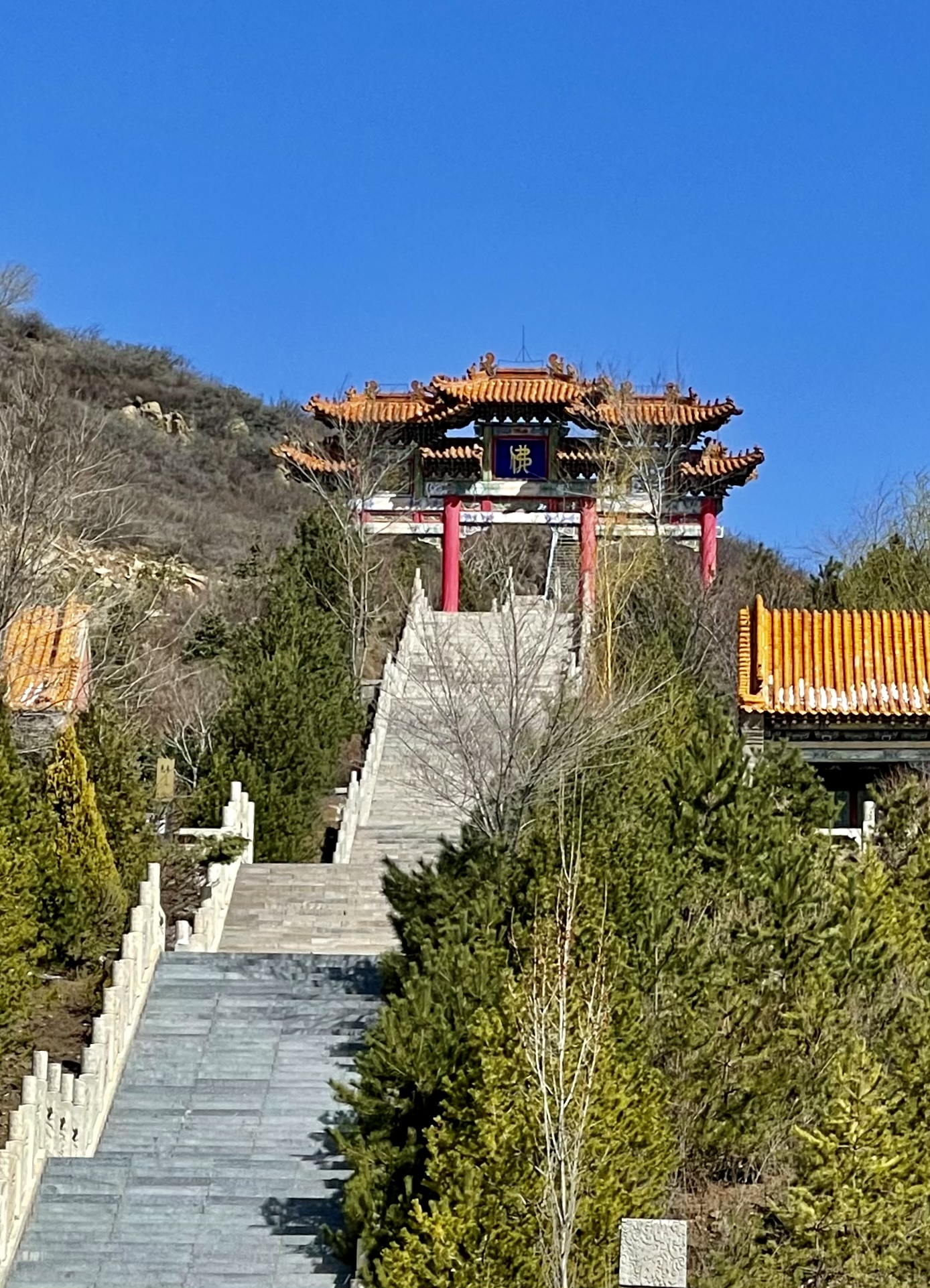 三月春游乌金山