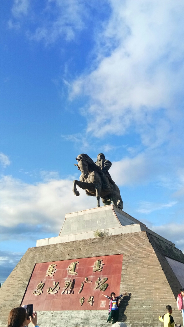 漫步忽必烈广场