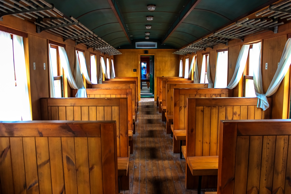 来北平火车站,你可以脑洞打开随心所欲的设计剧本,过一把导演瘾