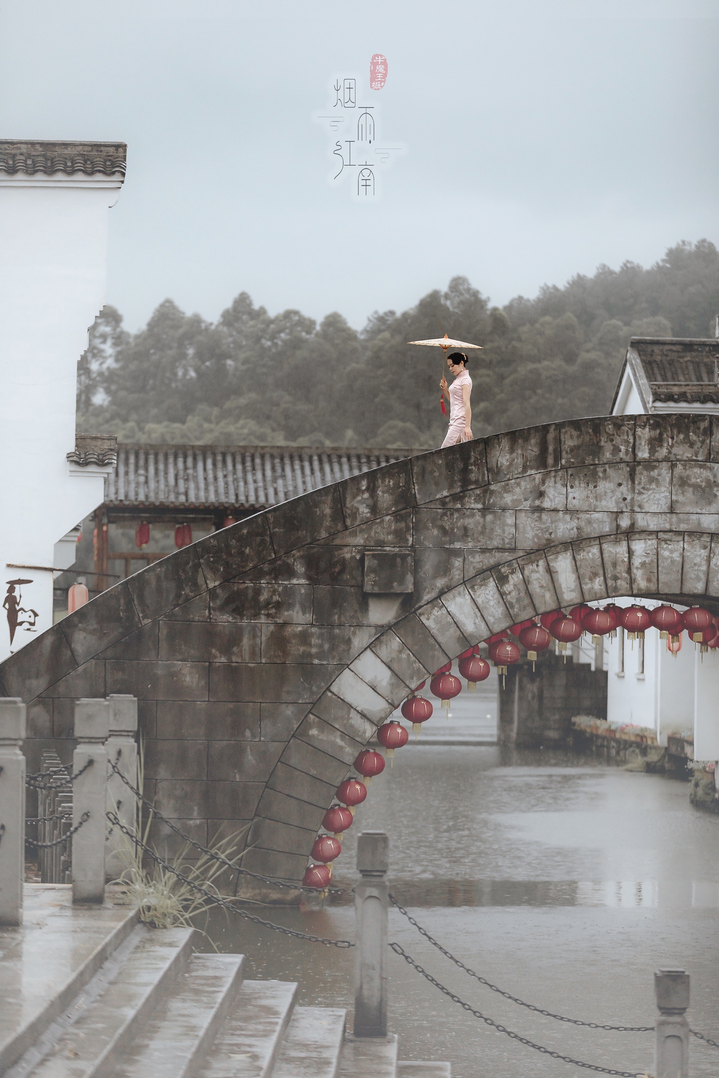 江南烟雨撑伞图图片