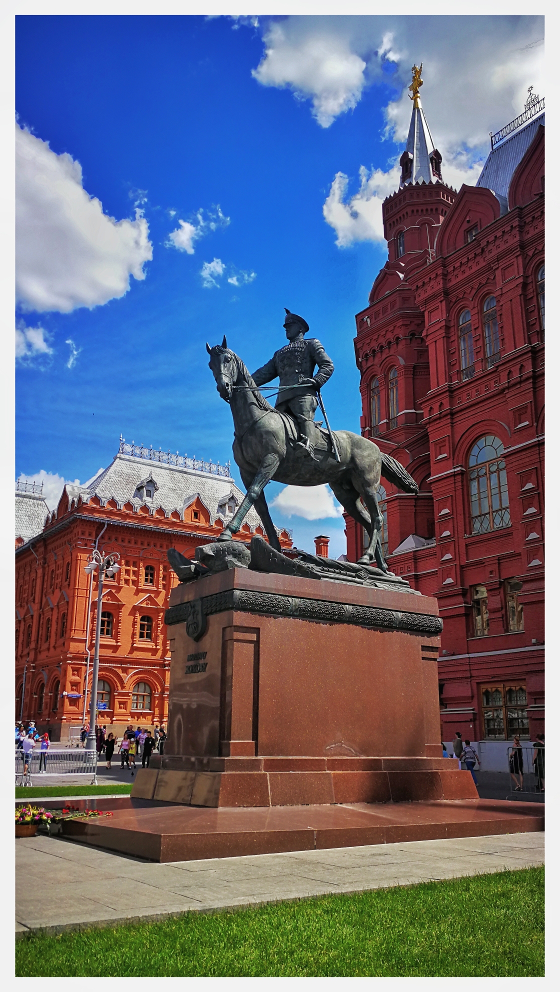 俄罗斯国家历史博物馆北面的朱可夫元帅的雕像