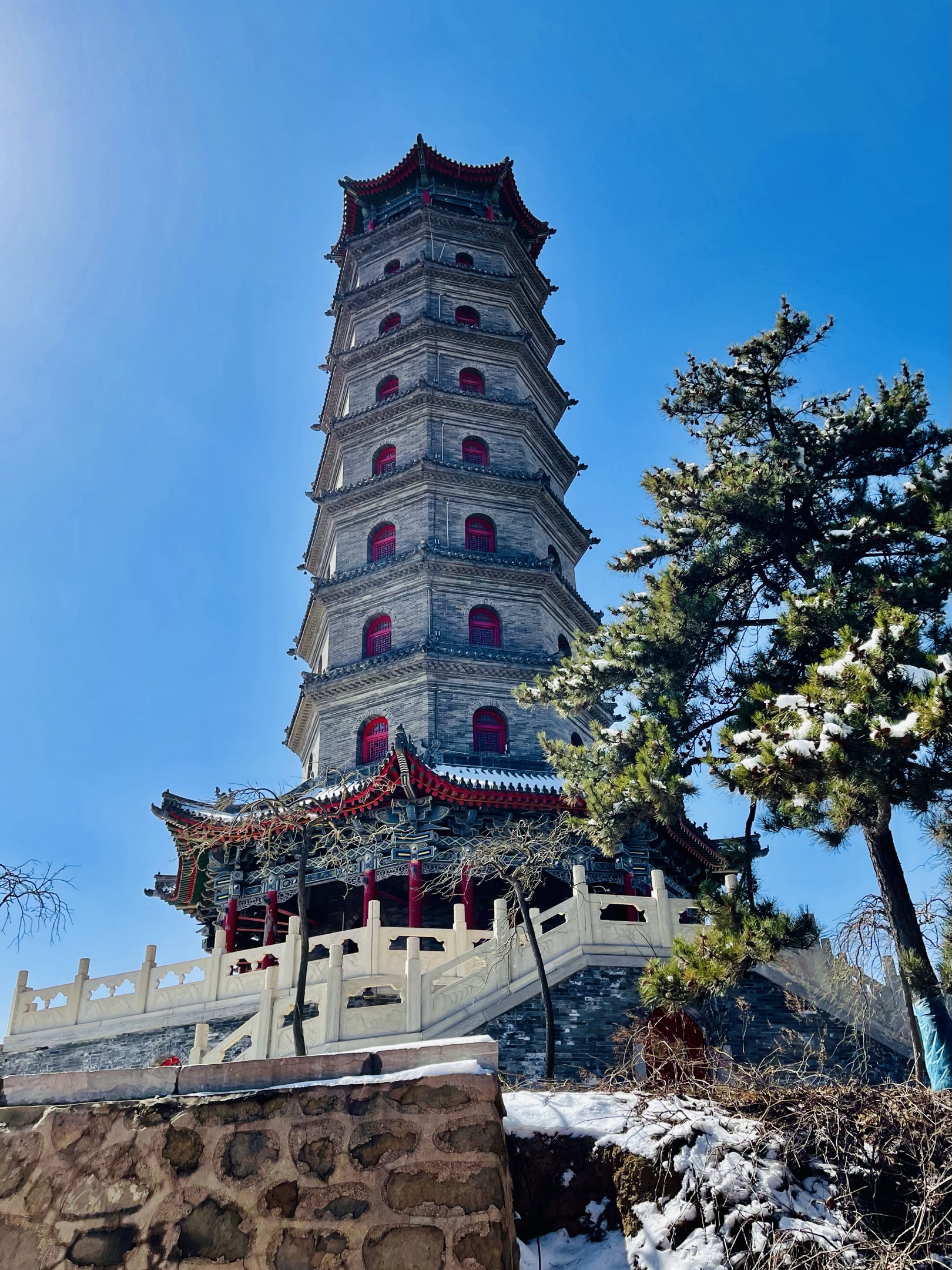 三月春游乌金山