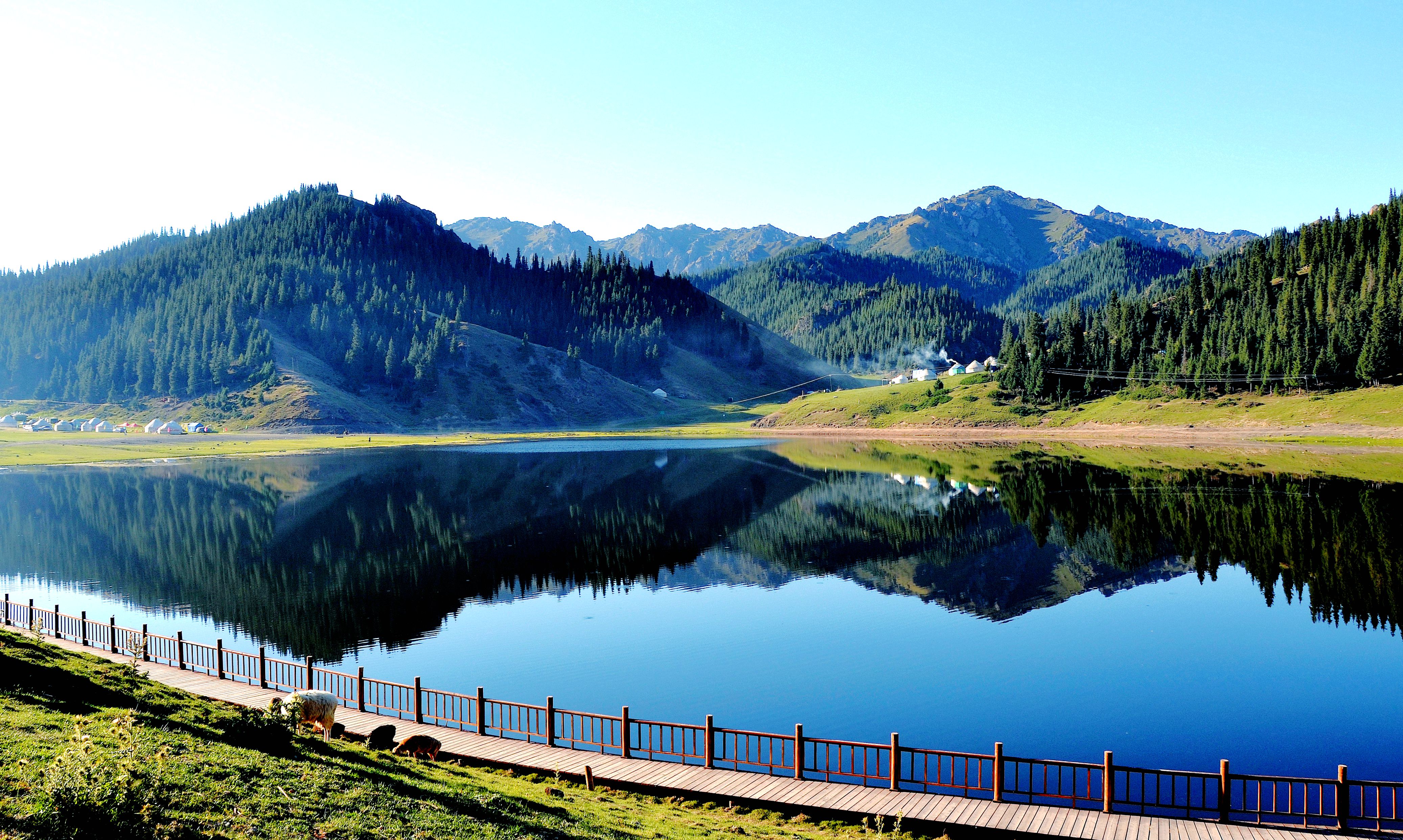 新疆山水美——玛河石摄影图片欣赏